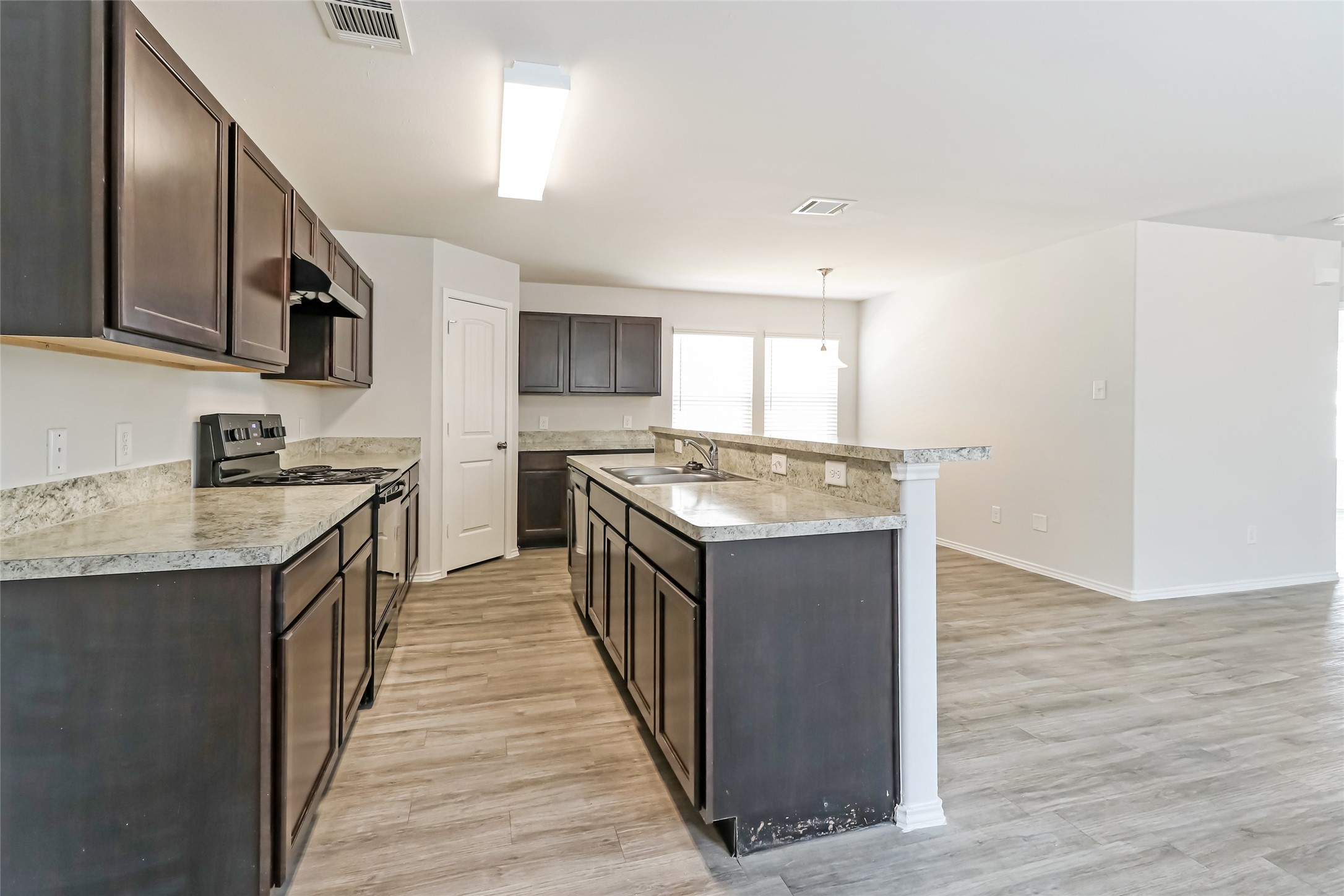 520 Meadow Park Lane Property Photo 4