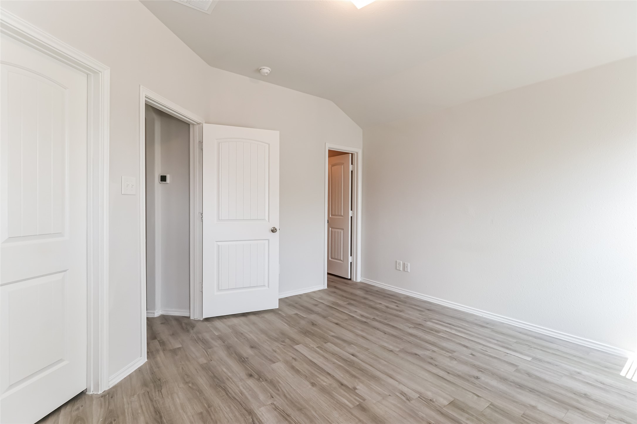 520 Meadow Park Lane Property Photo 7