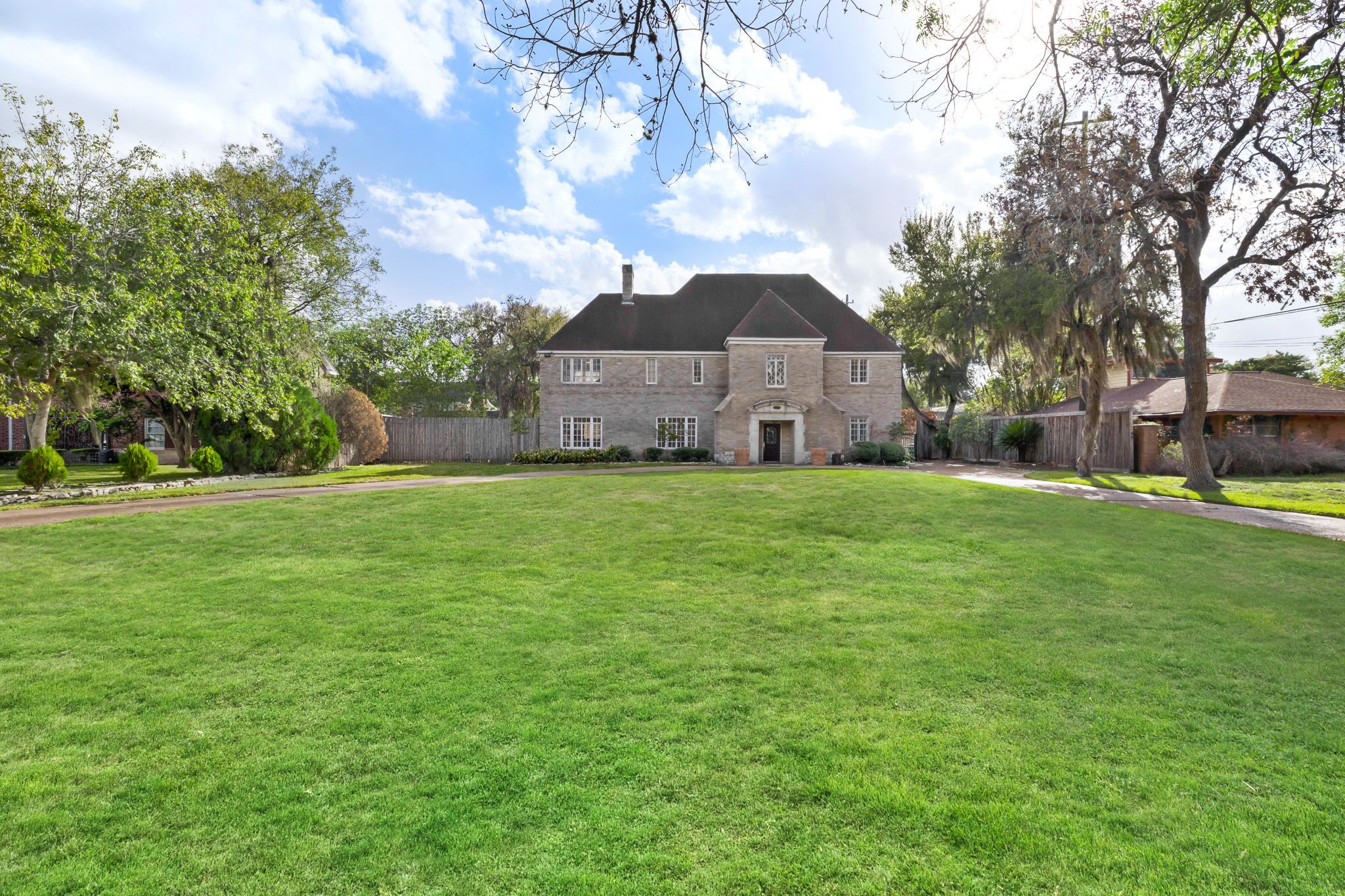 3620 S Macgregor Way Property Photo 1