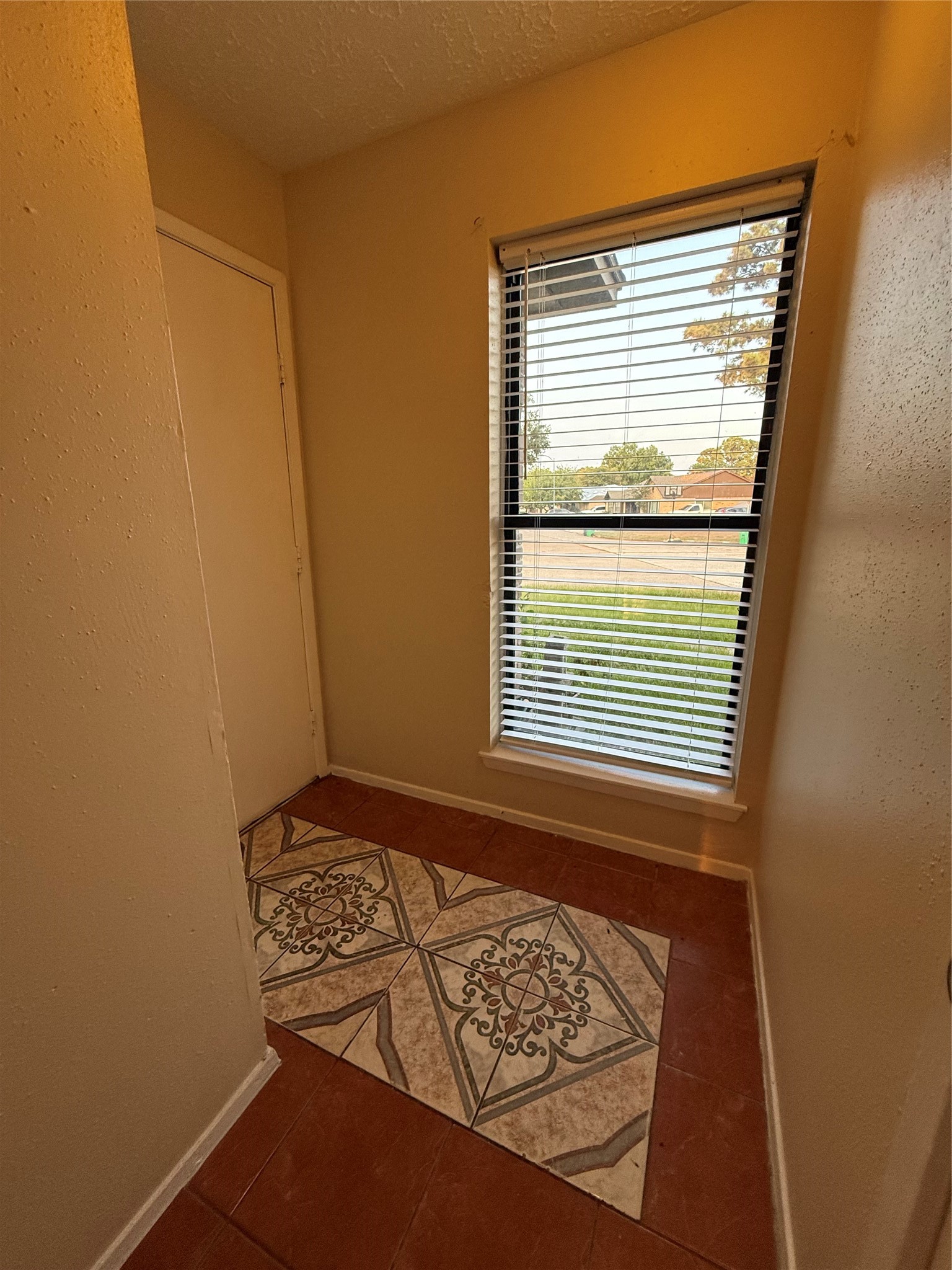 2211 Spring Dusk Lane Property Photo 2