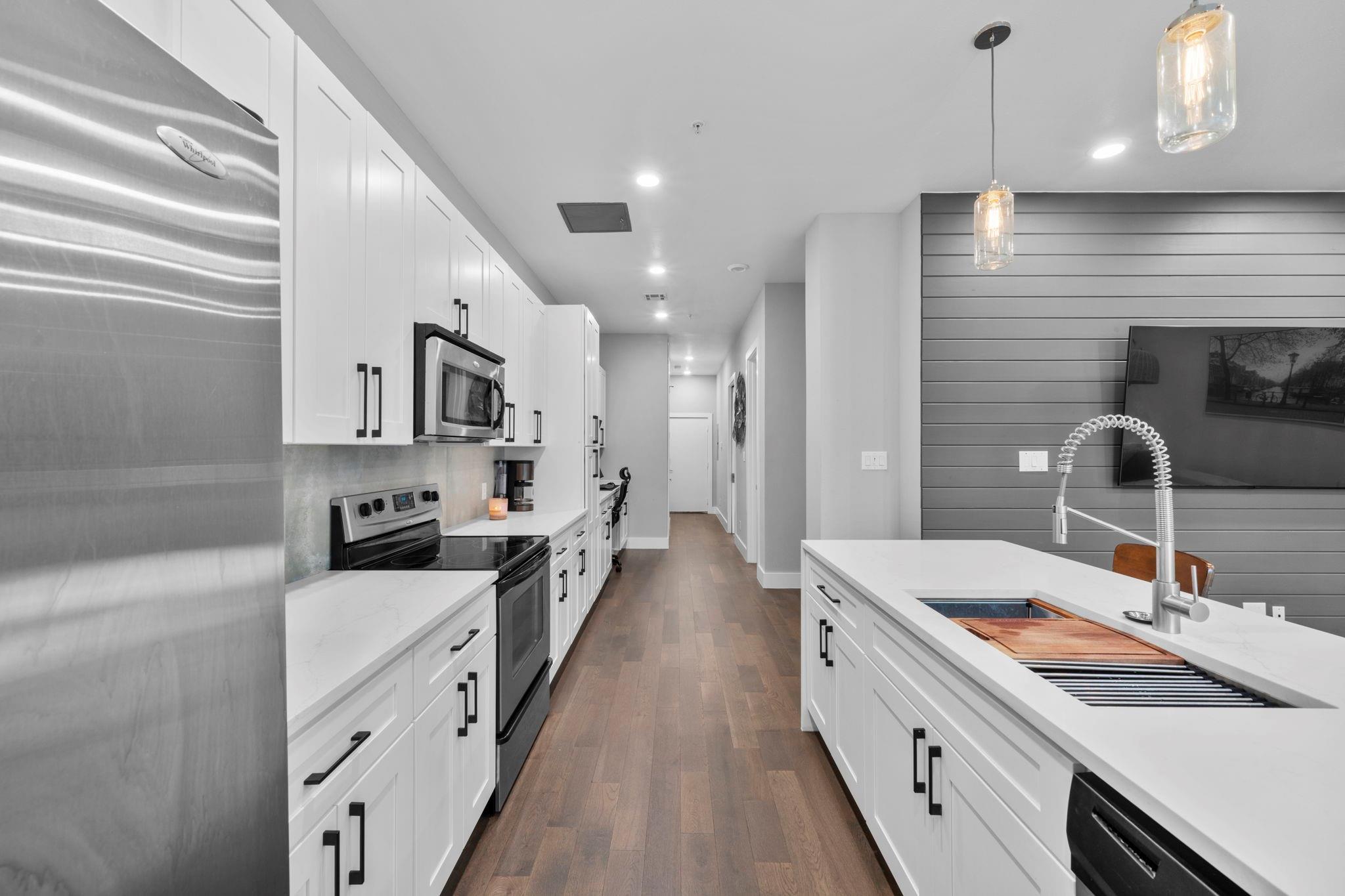207 Pierce Street # 209, Houston TX 77002 Property Photo 1