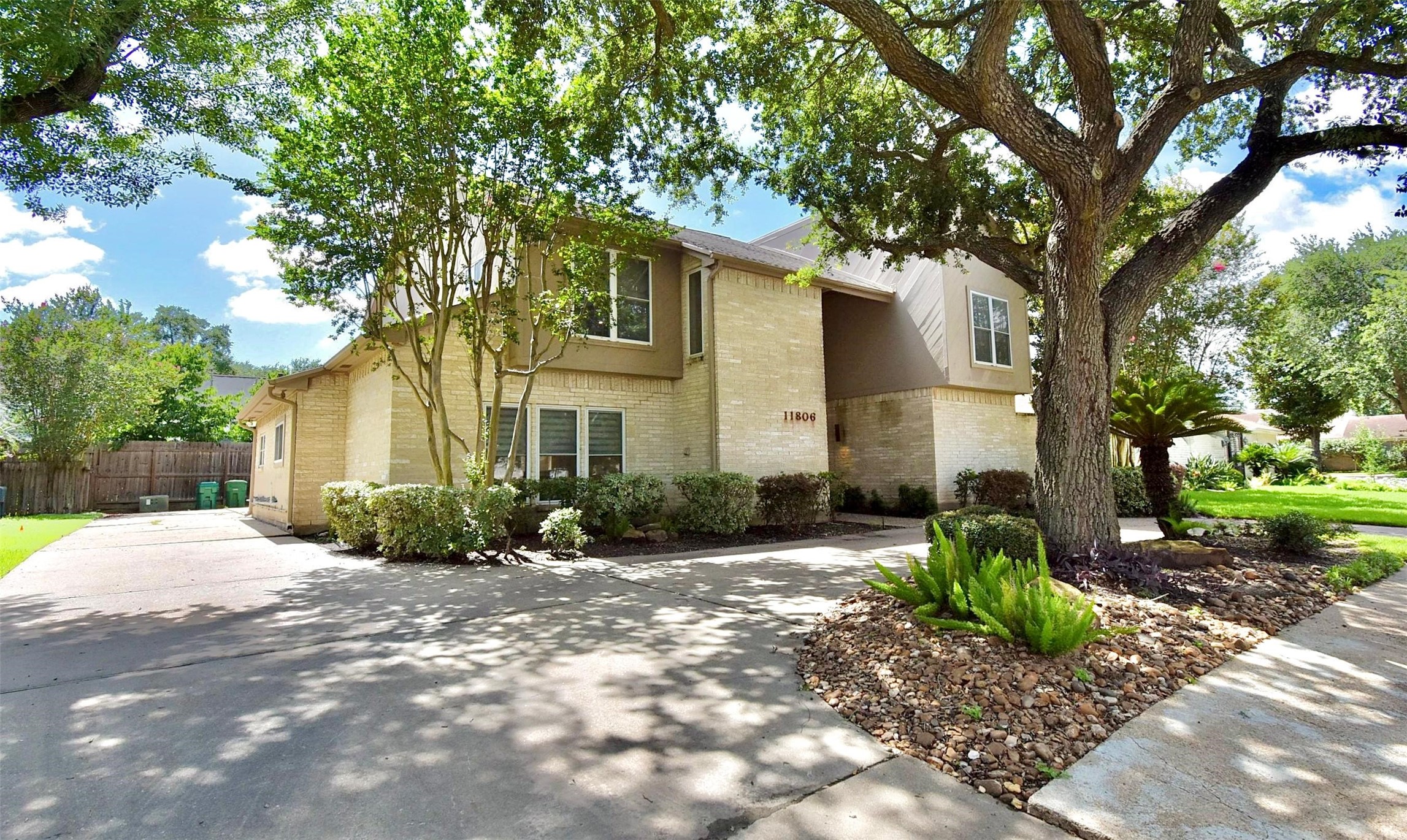 11806 Braesridge Drive Property Photo 1