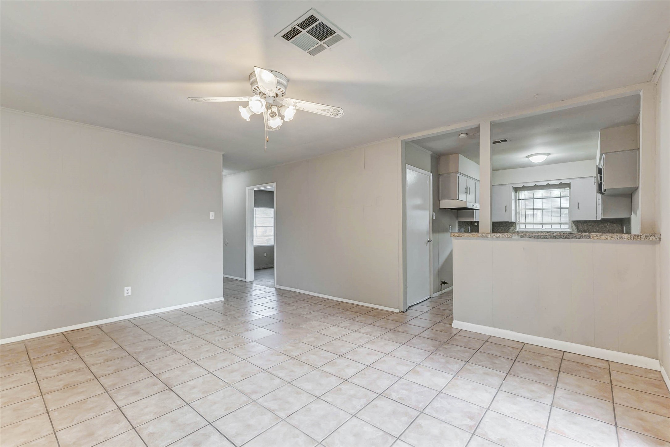 7302 England Street Property Photo 2