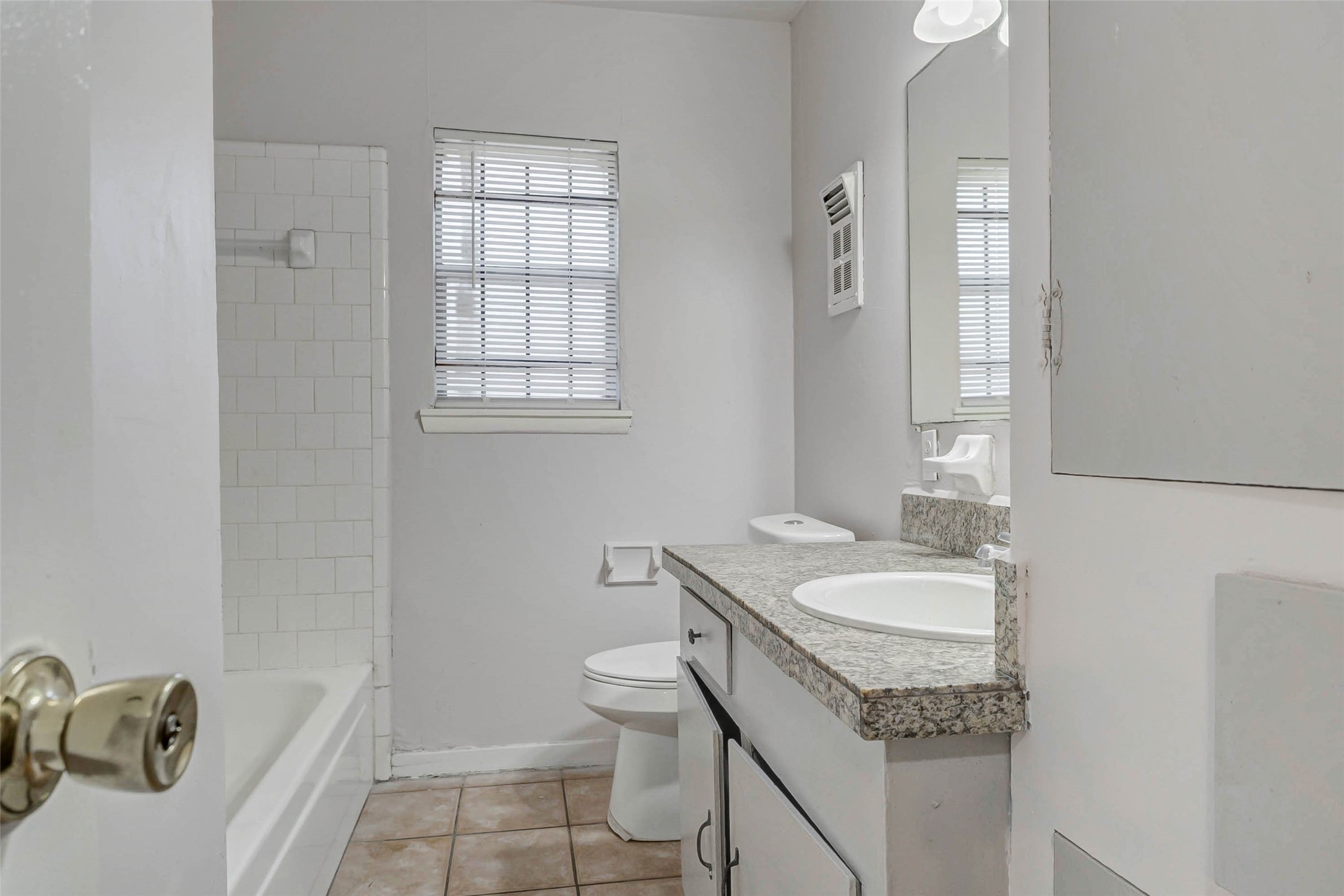 7302 England Street Property Photo 5