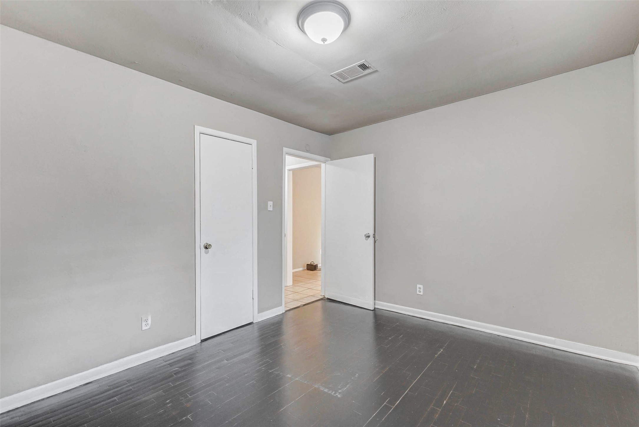 7302 England Street Property Photo 8