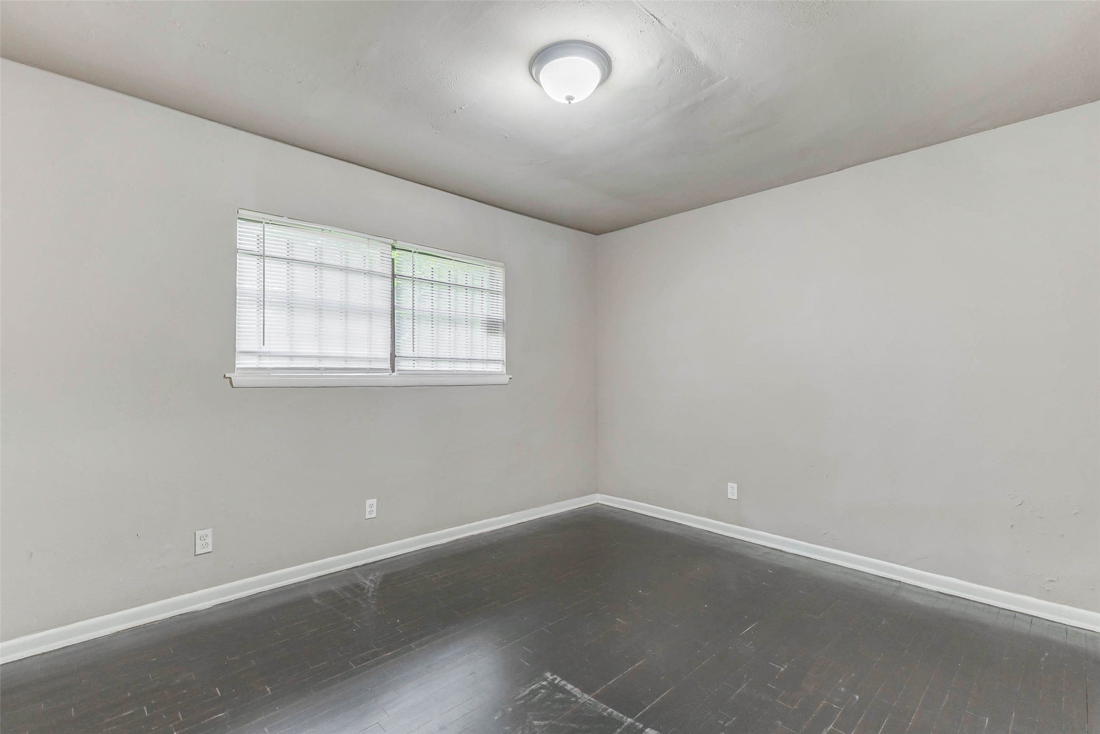 7302 England Street Property Photo 9