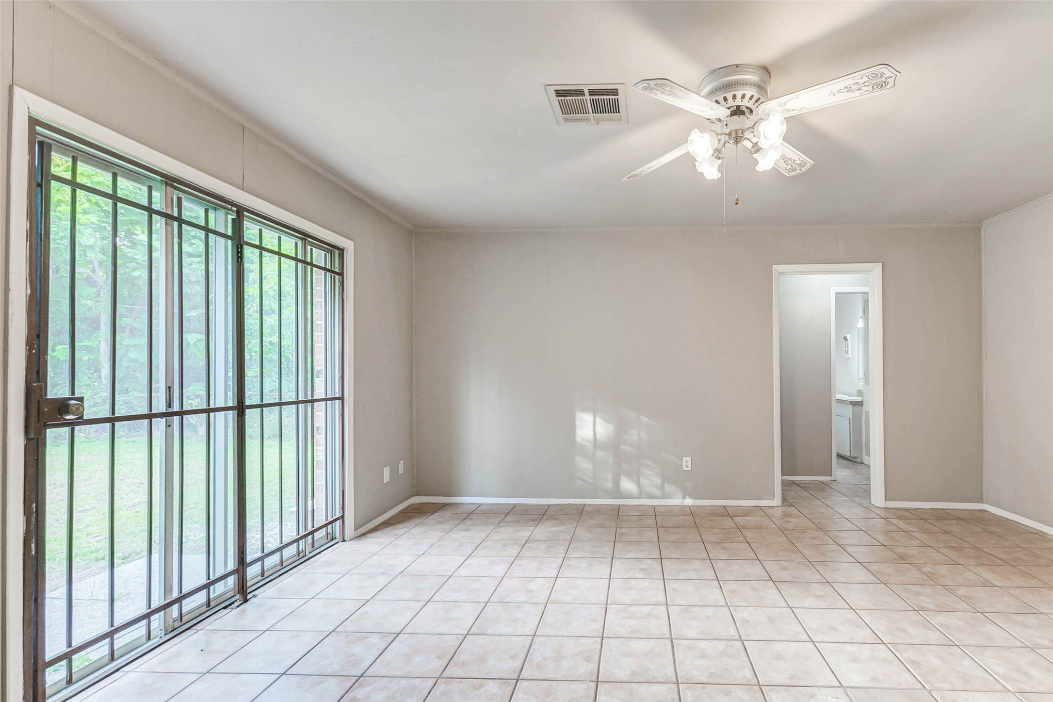 7302 England Street Property Photo 10