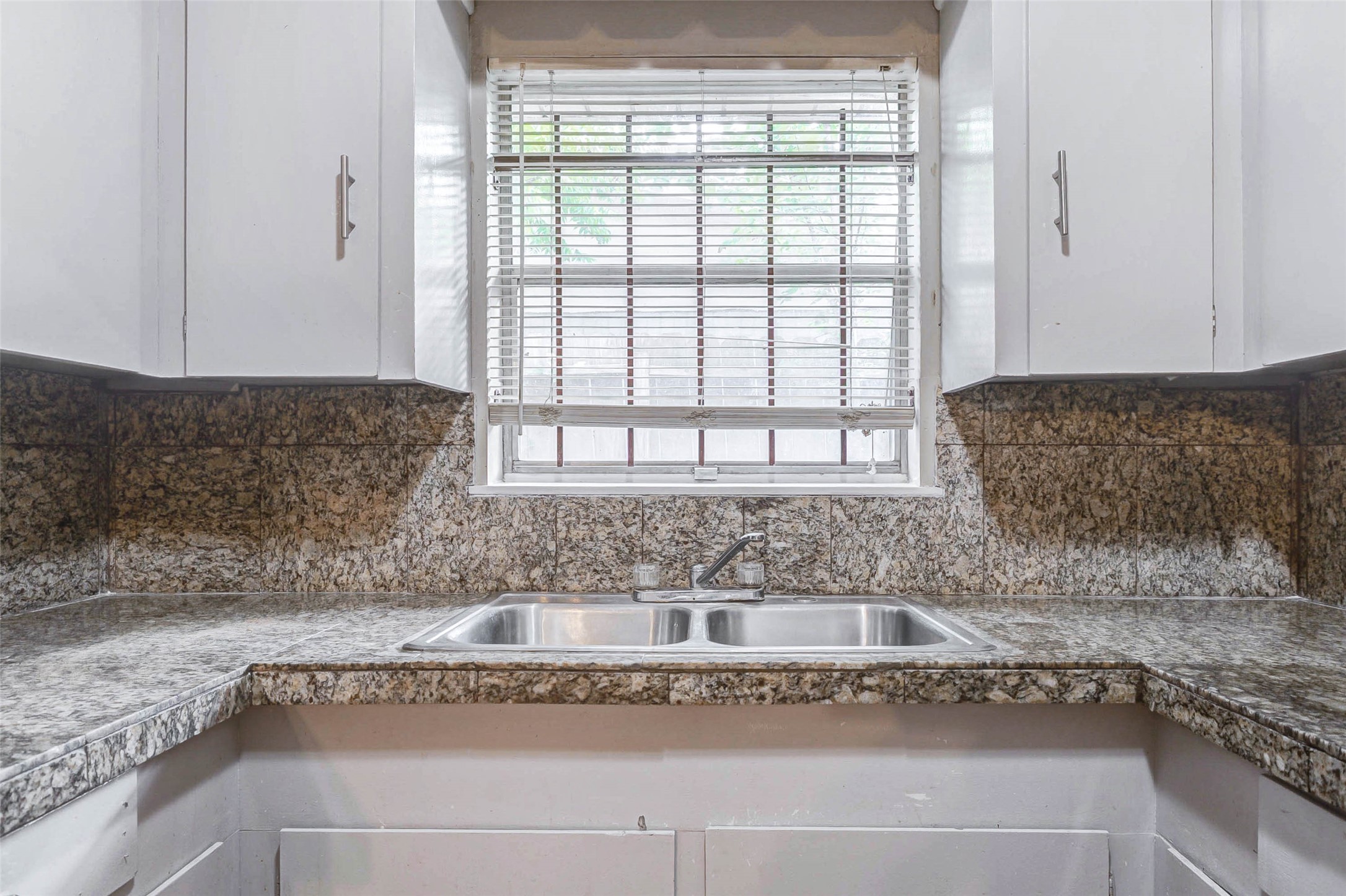 7302 England Street Property Photo 12