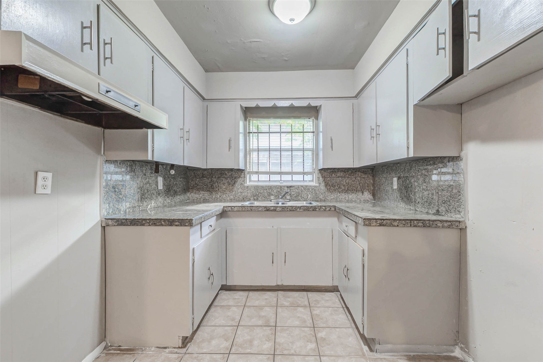 7302 England Street Property Photo 13