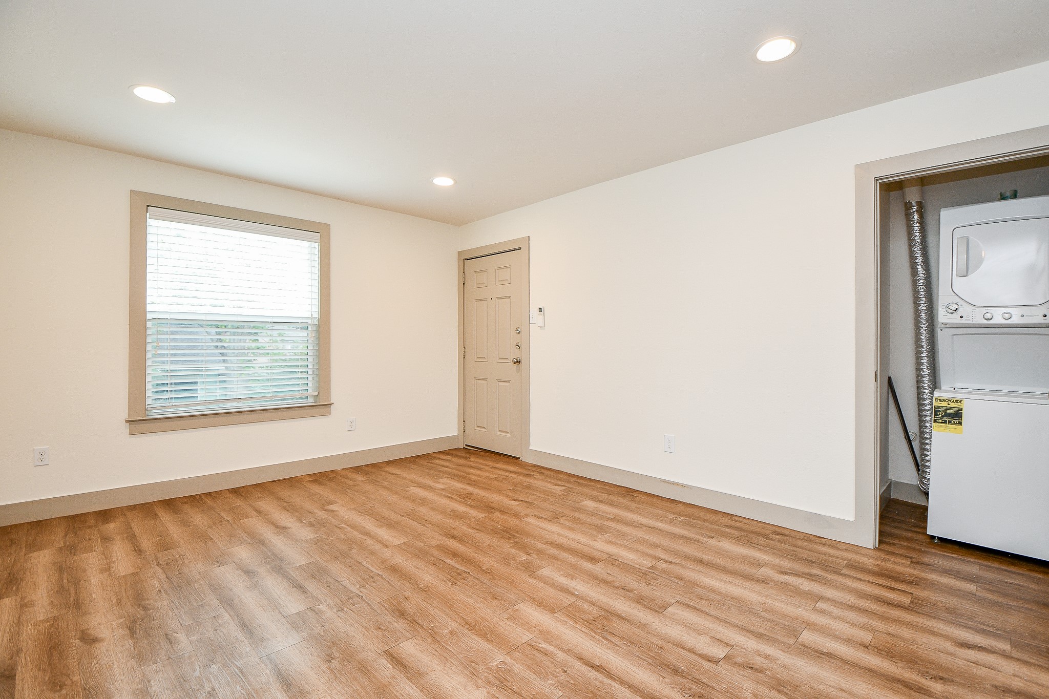 1009 Enid Street 3 Property Photo 7