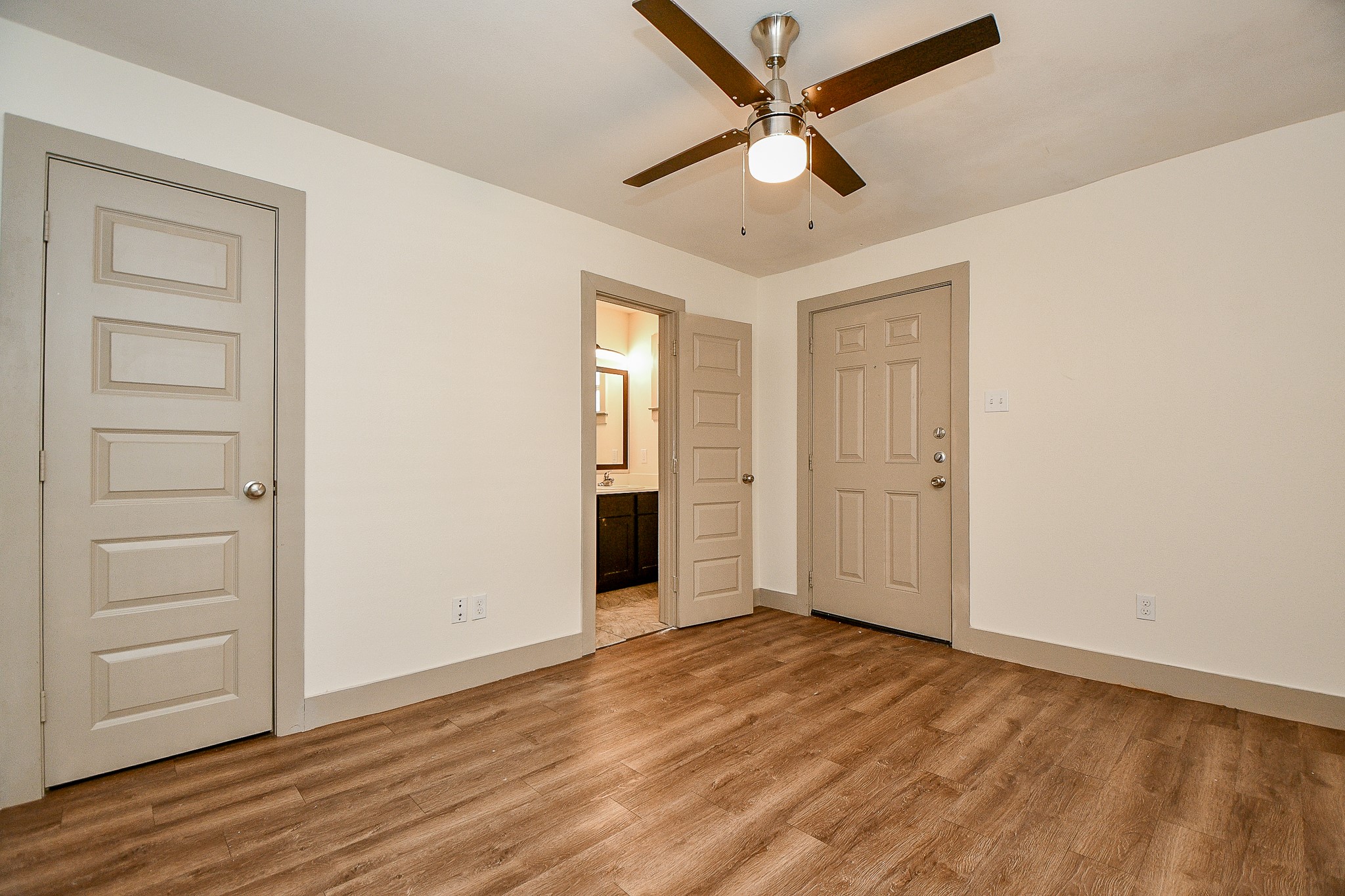1009 Enid Street 3 Property Photo 16