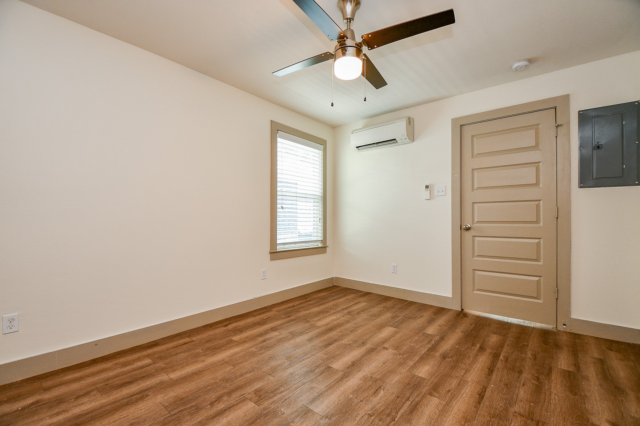 1009 Enid Street 3 Property Photo 18