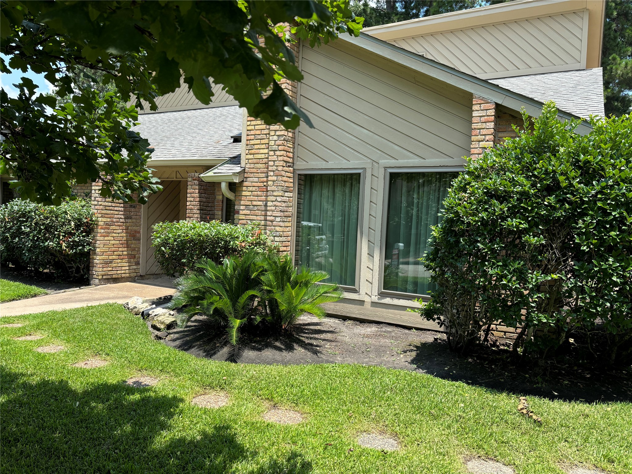 15702 Oxenford Drive Property Photo 4