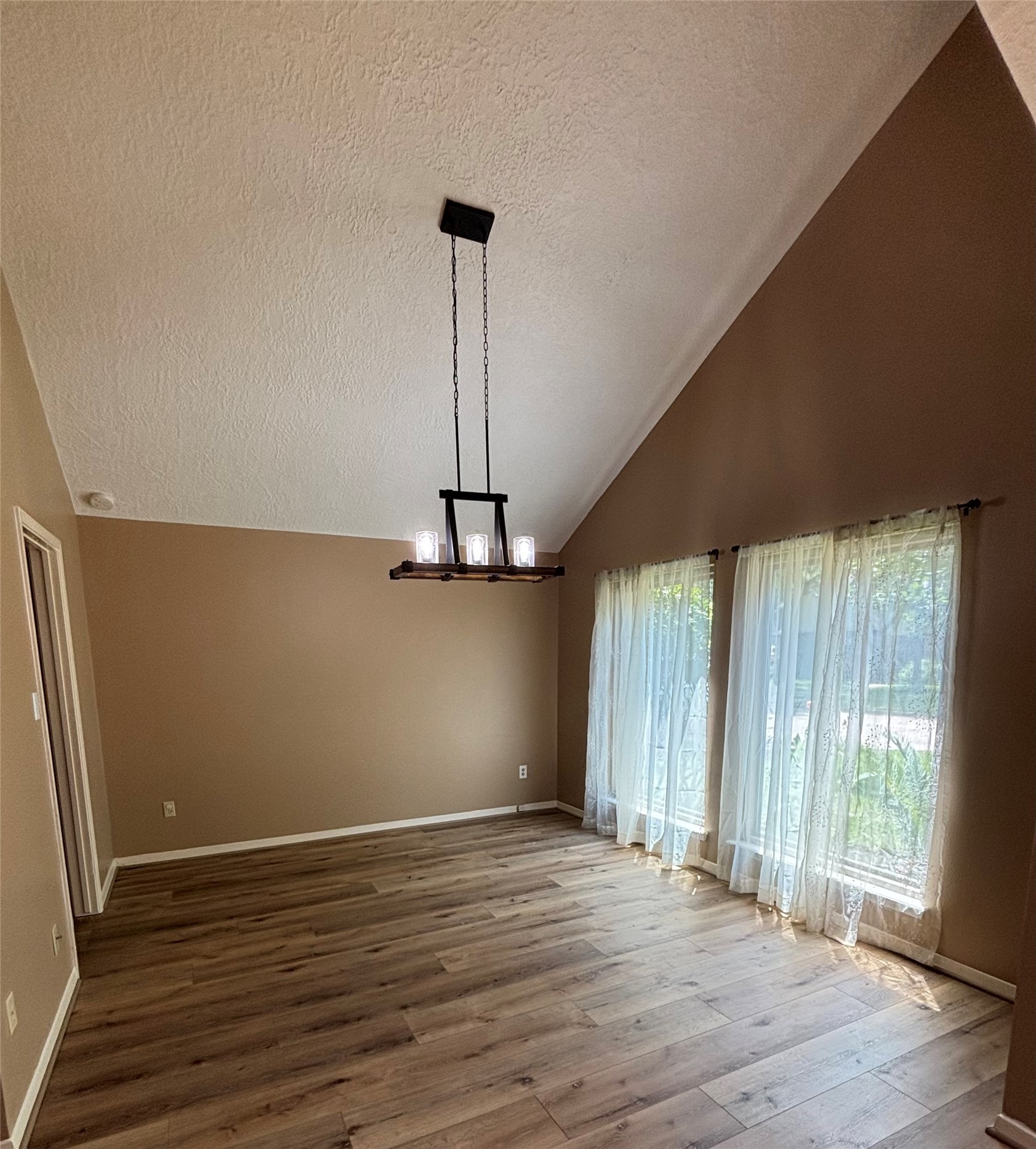 15702 Oxenford Drive Property Photo 7
