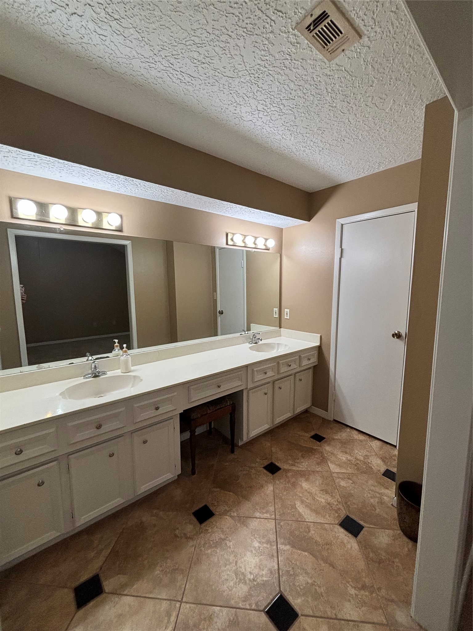15702 Oxenford Drive Property Photo 21
