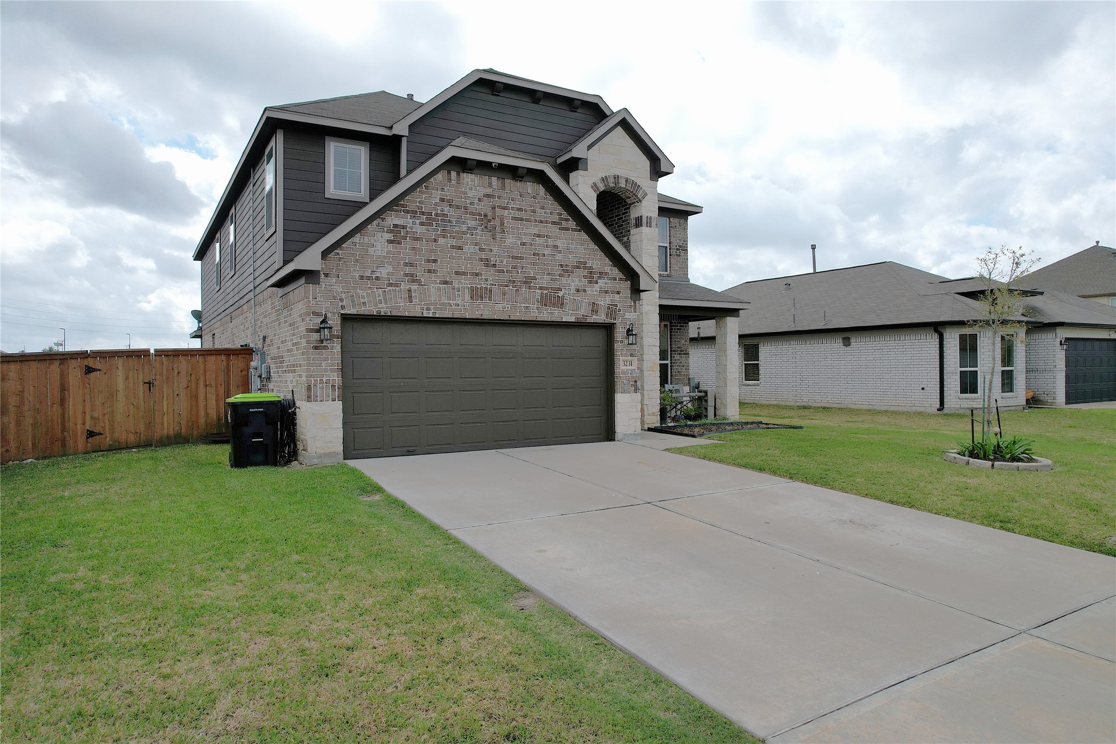 3231 Owl Hollow Drive Property Photo 2