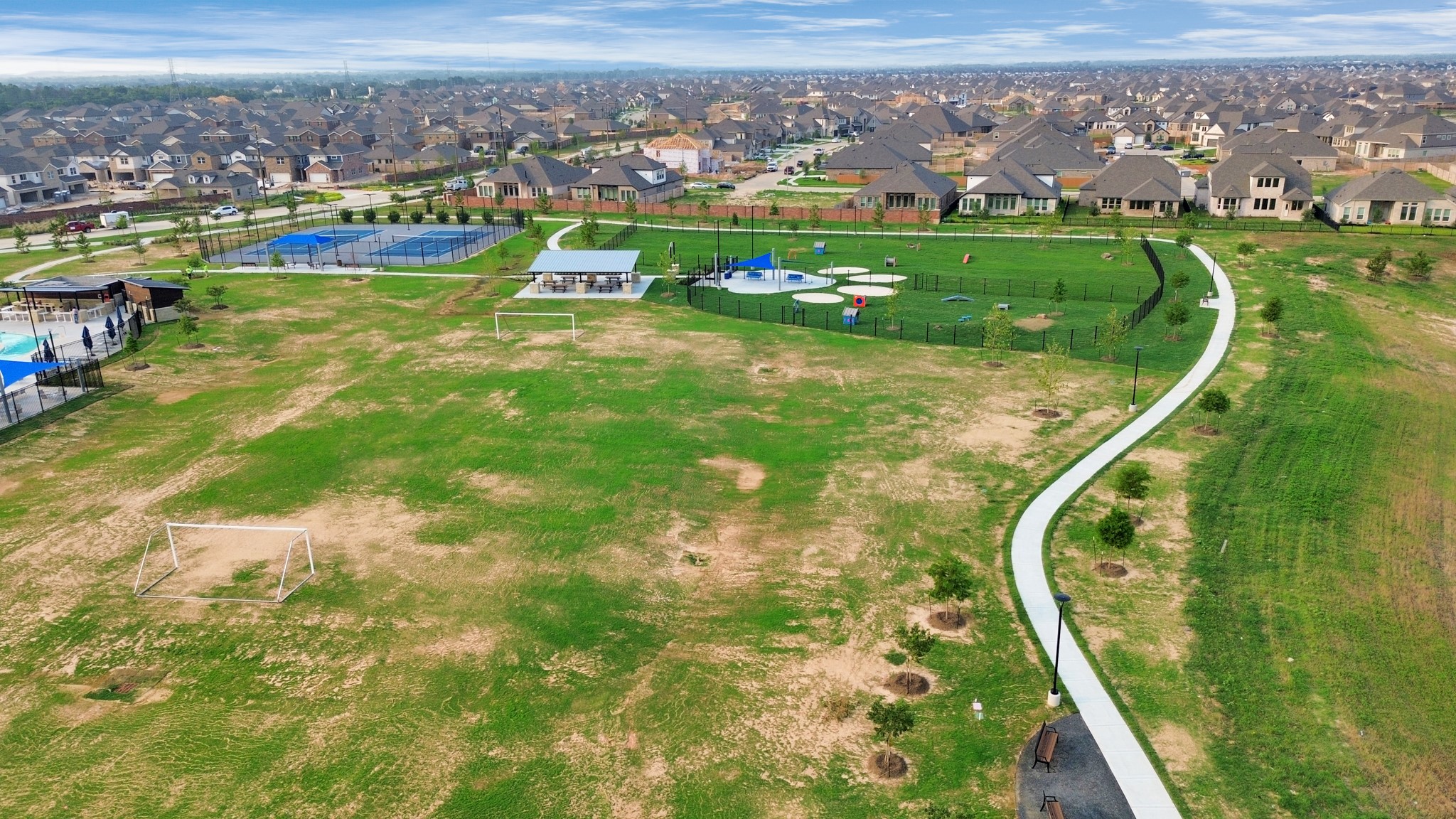 5611 Birchwood Glen Drive Property Photo 4