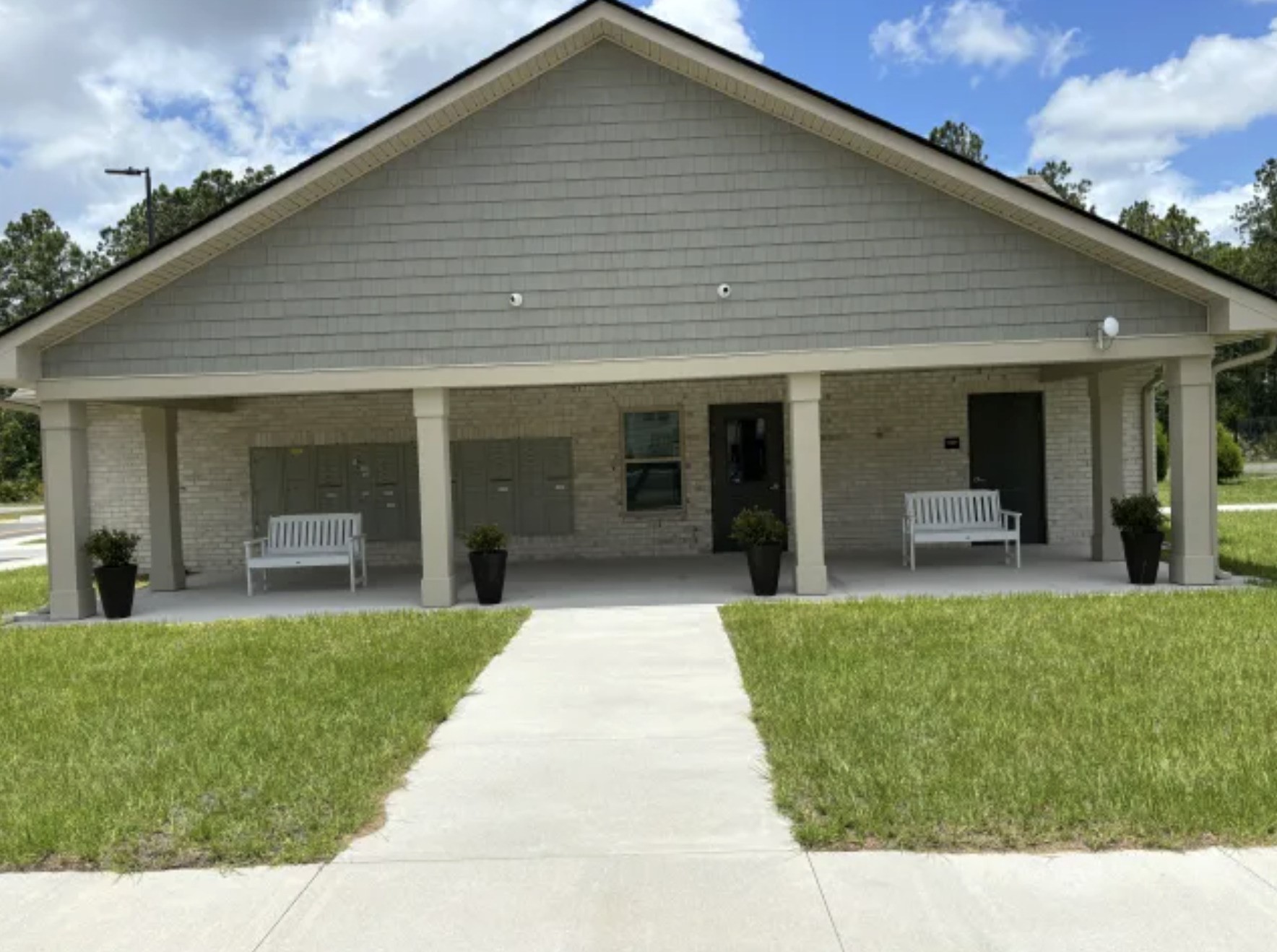 800 Winding Rd Property Photo 4