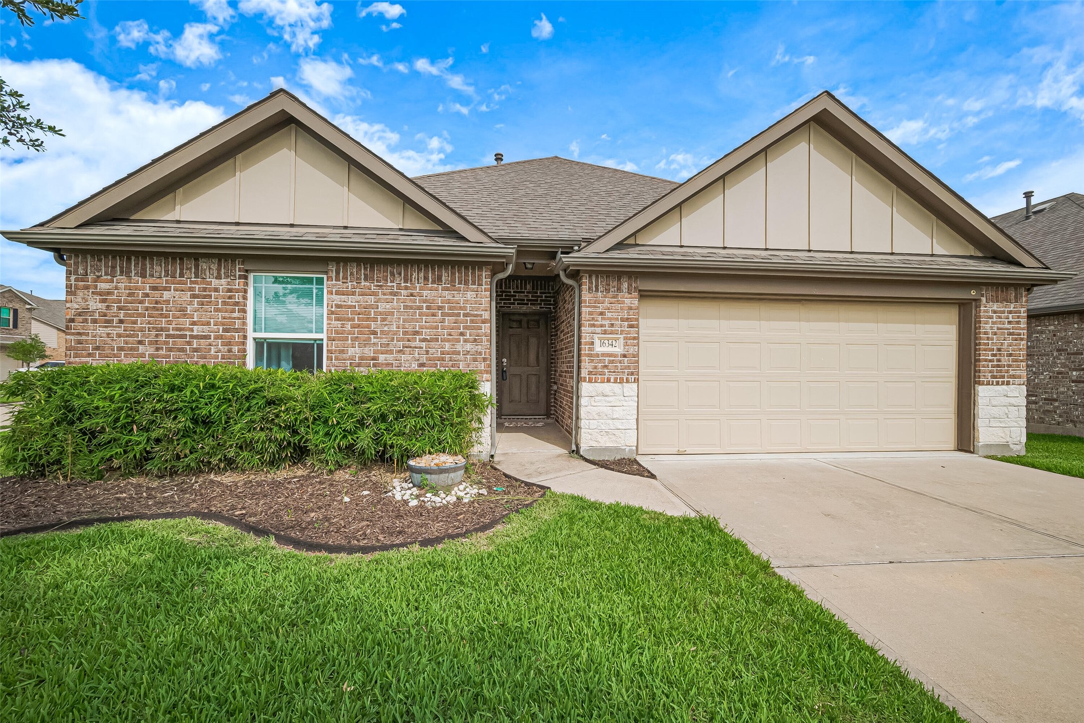 16342 Rockdale Landing Drive Property Photo 1
