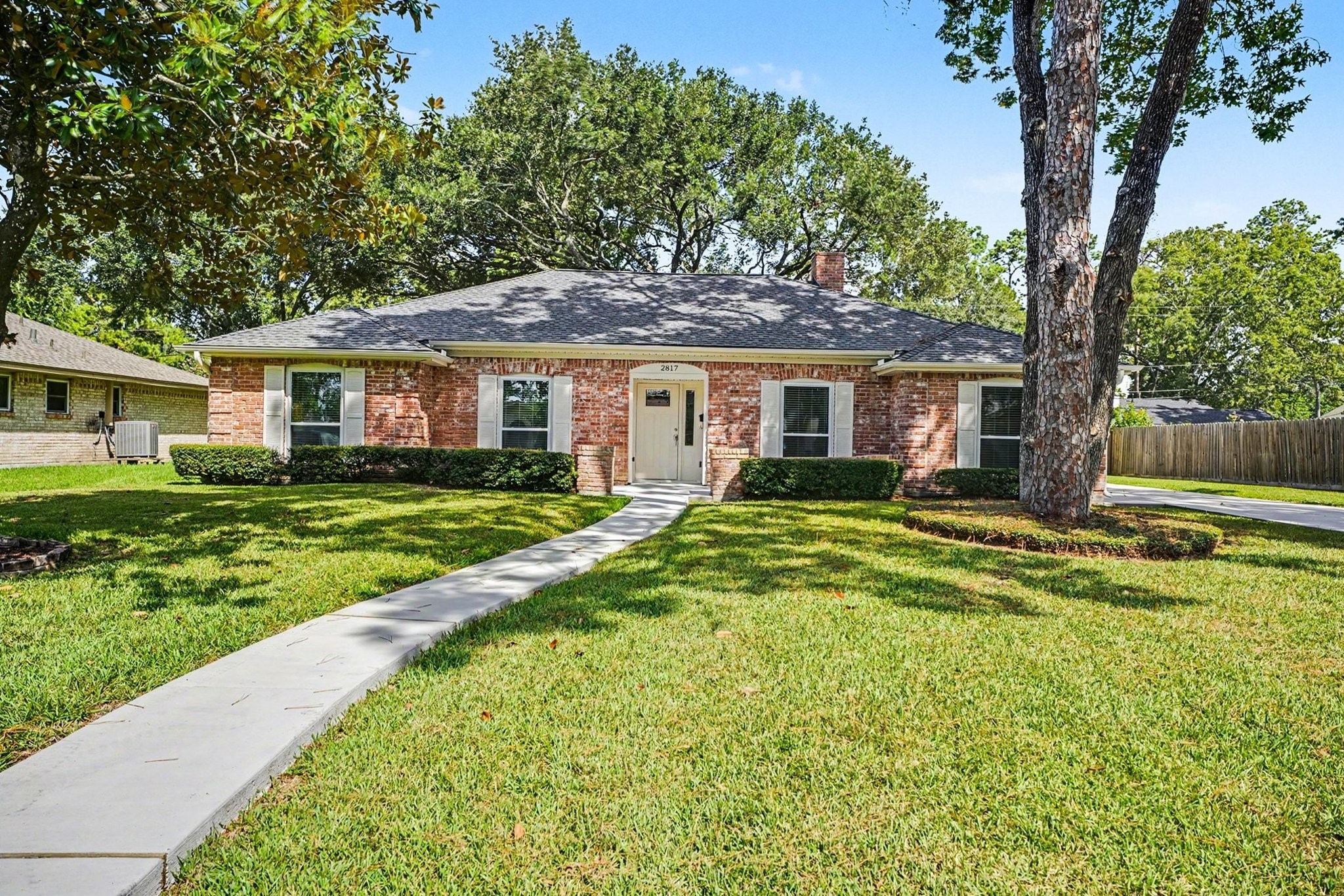 2817 Frostwood Circle Property Photo 1
