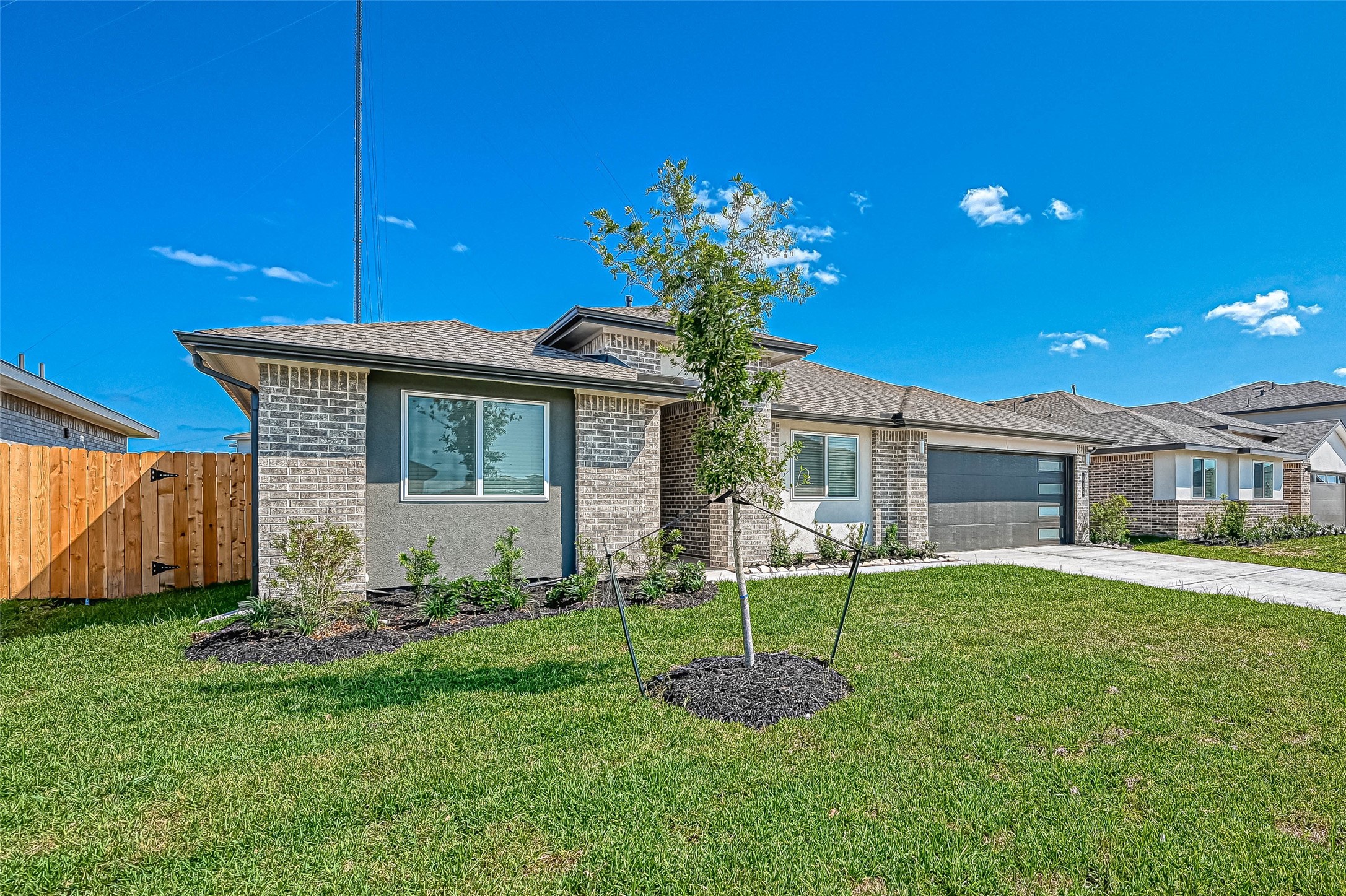 815 Dahlia Petal Dr Property Photo 4