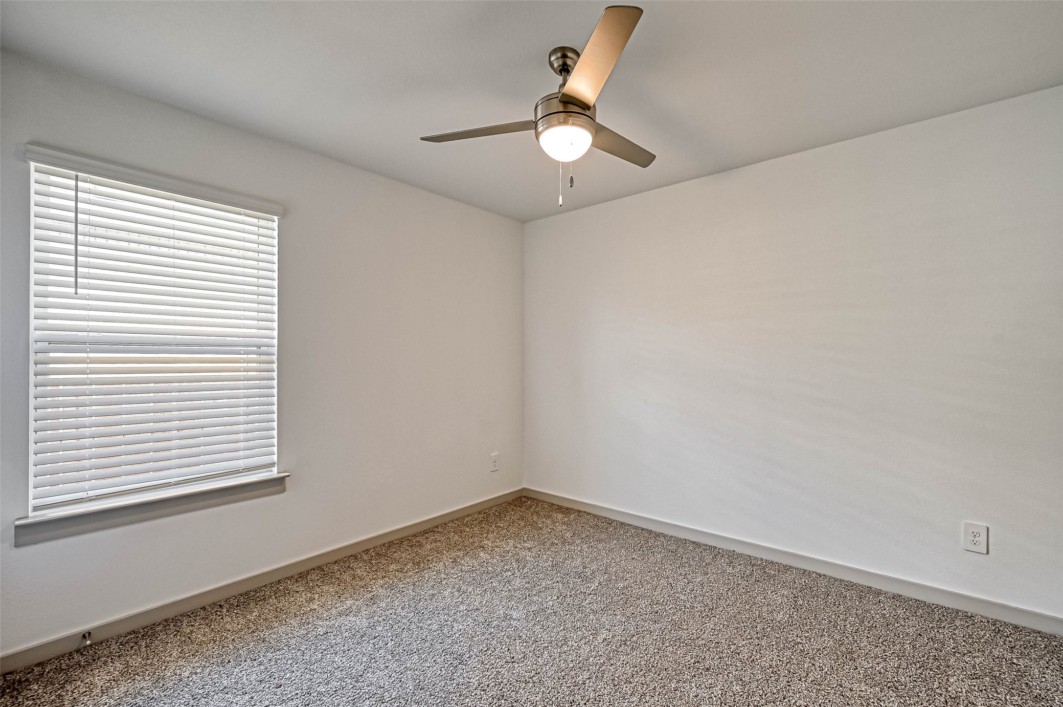 815 Dahlia Petal Dr Property Photo 27
