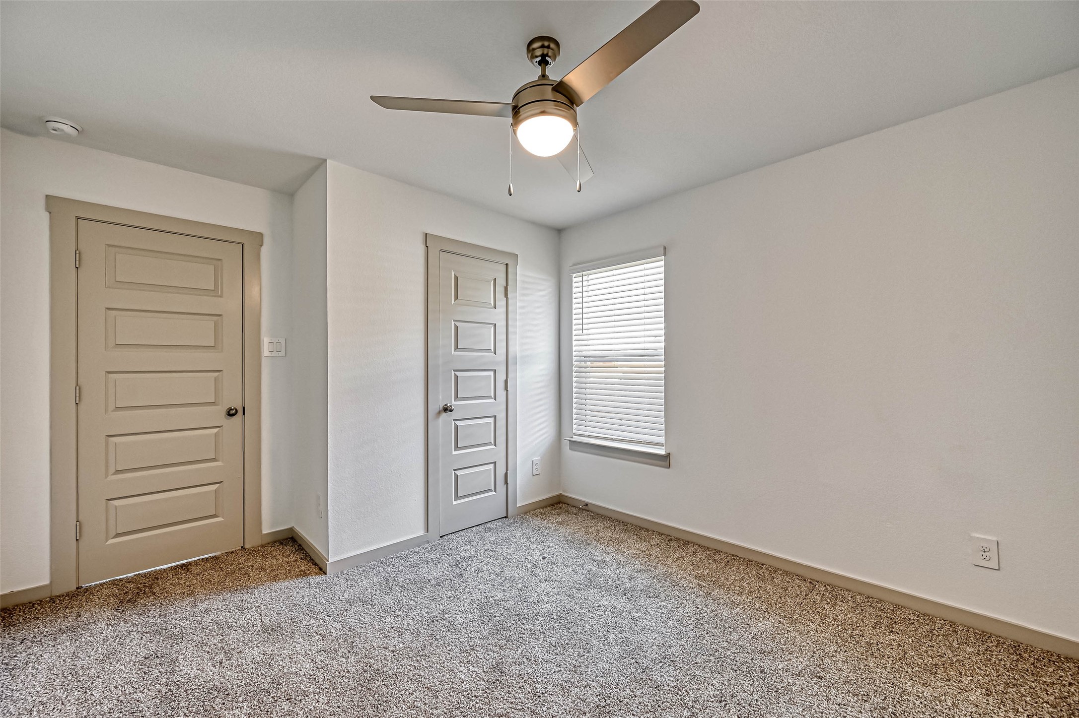 815 Dahlia Petal Dr Property Photo 28