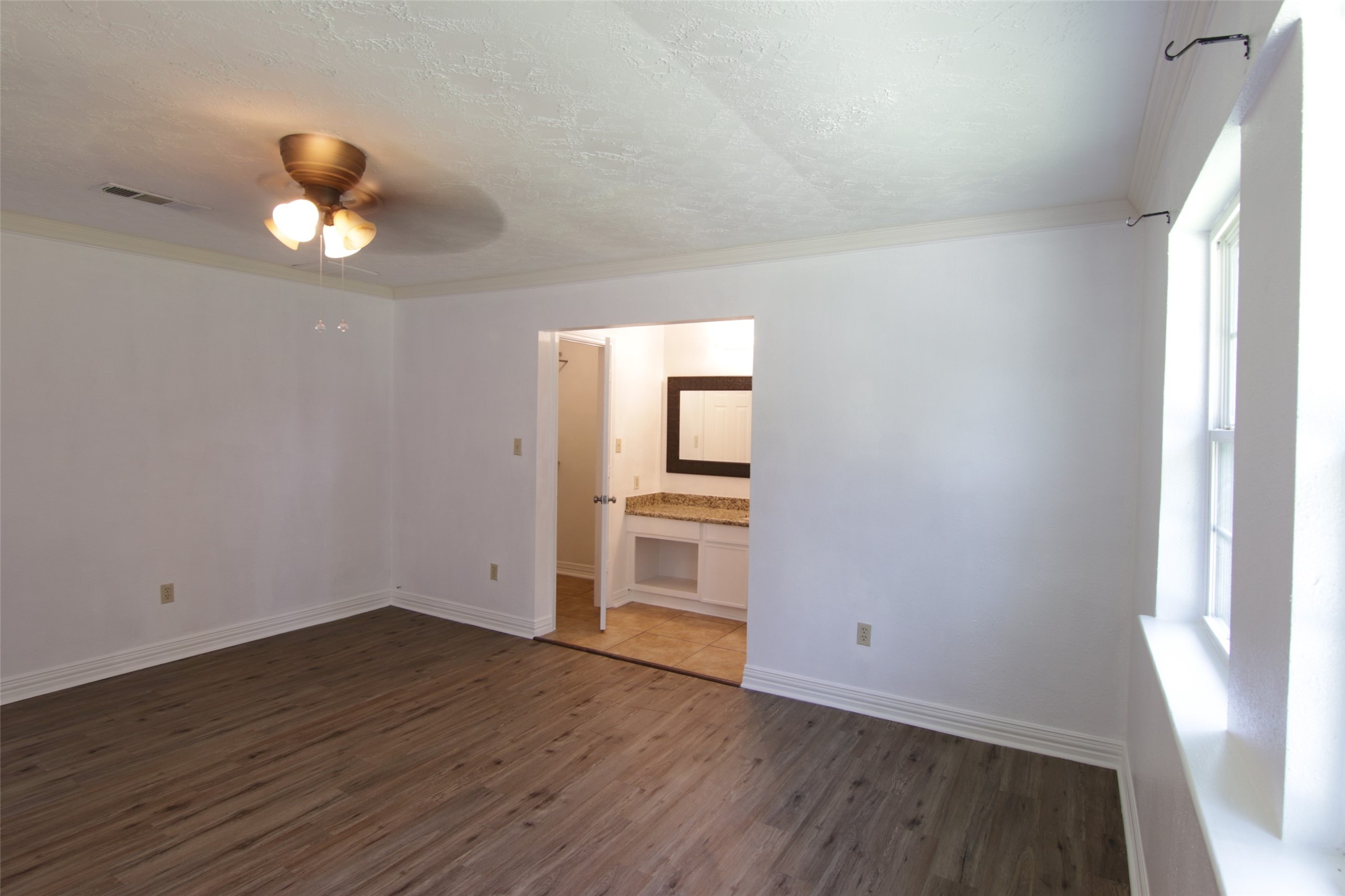 10402 Long River Drive Property Photo 13