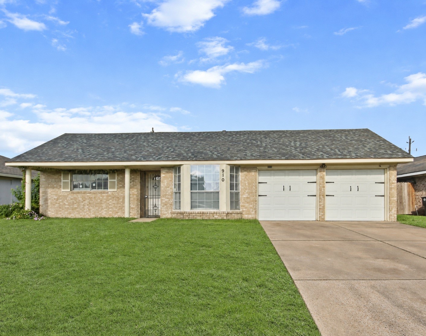 910 Centerwood Drive Property Photo 1