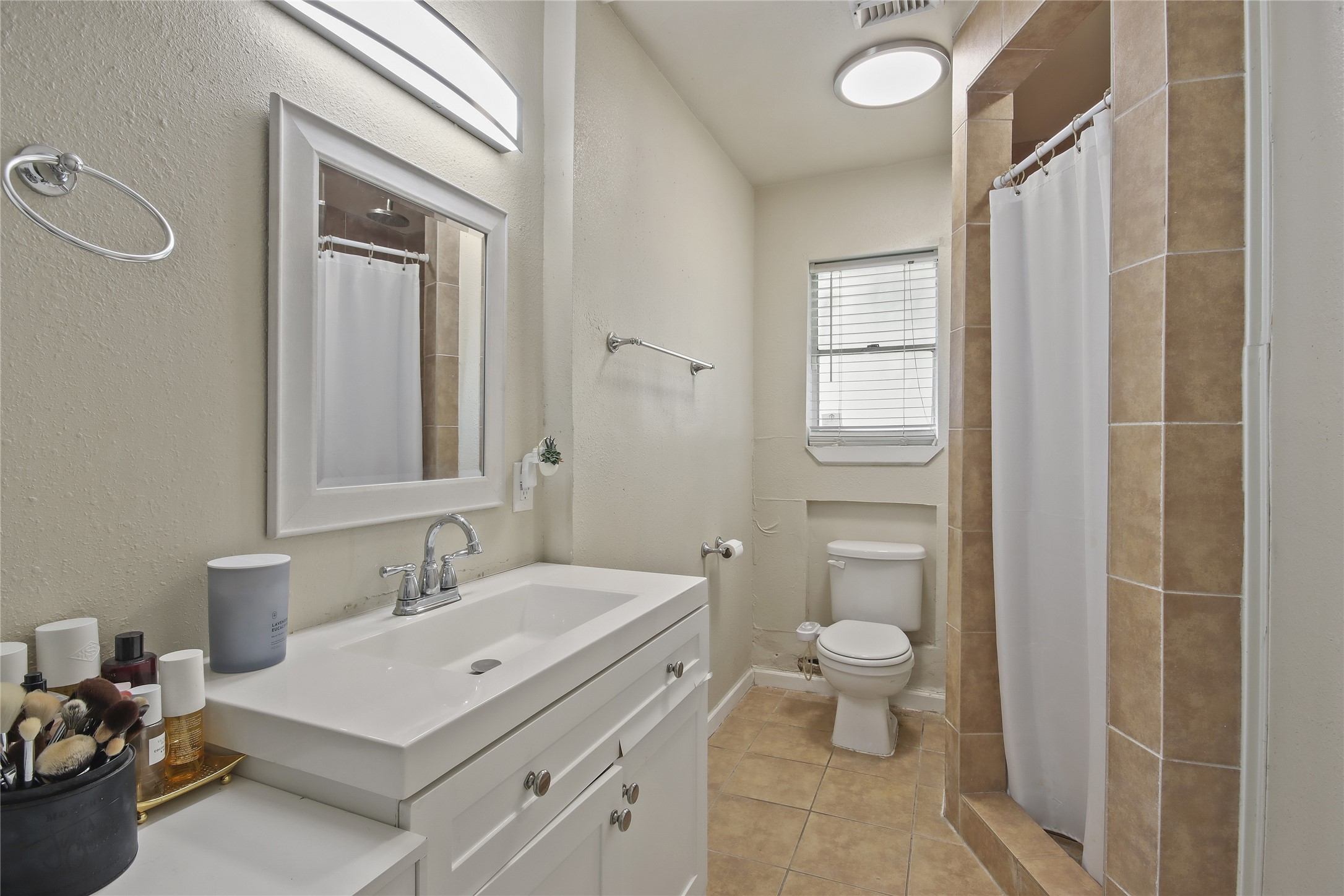 910 Centerwood Drive Property Photo 9
