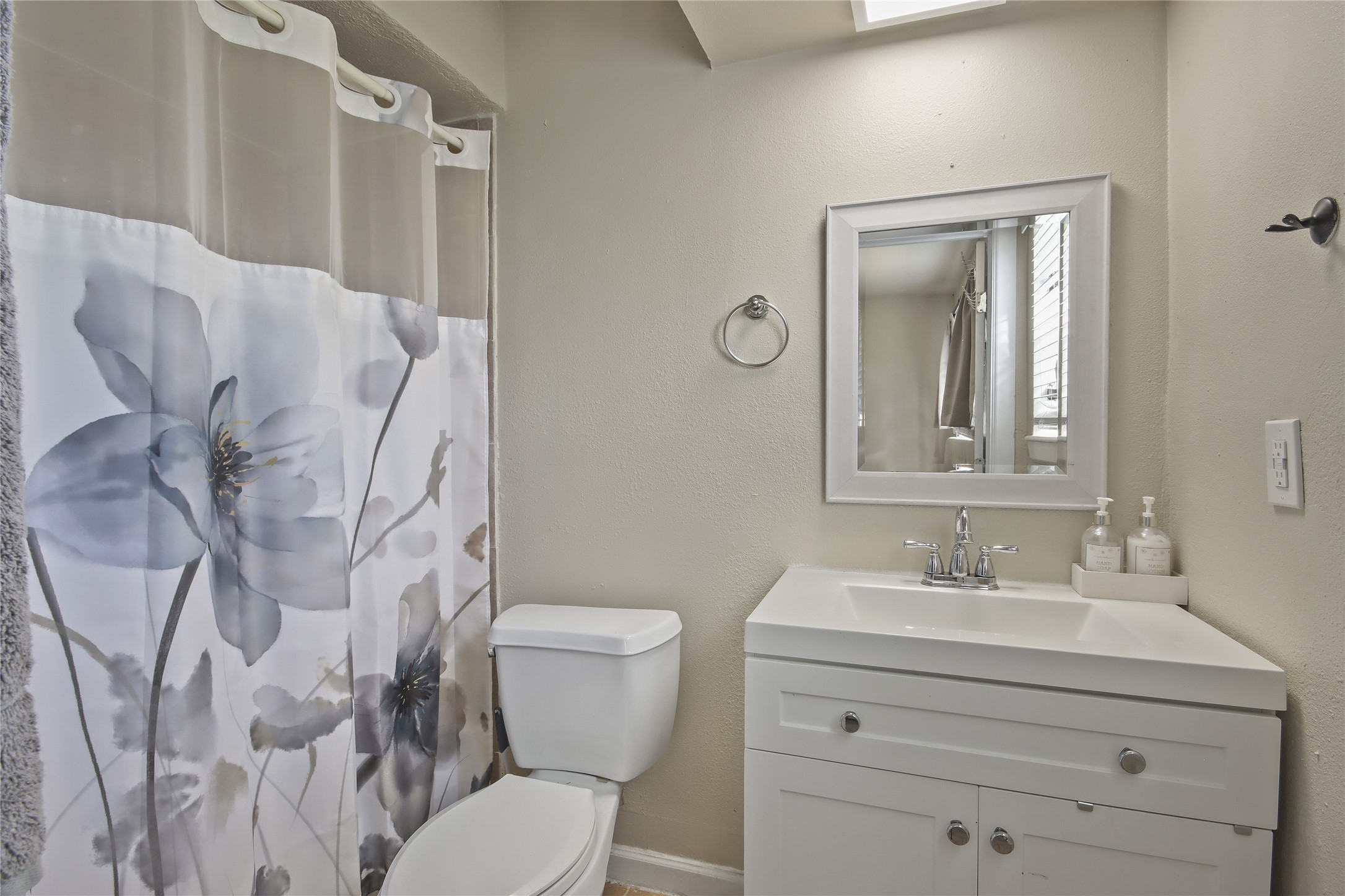 910 Centerwood Drive Property Photo 11