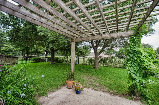 21427 Willow Glade Drive Property Photo 21