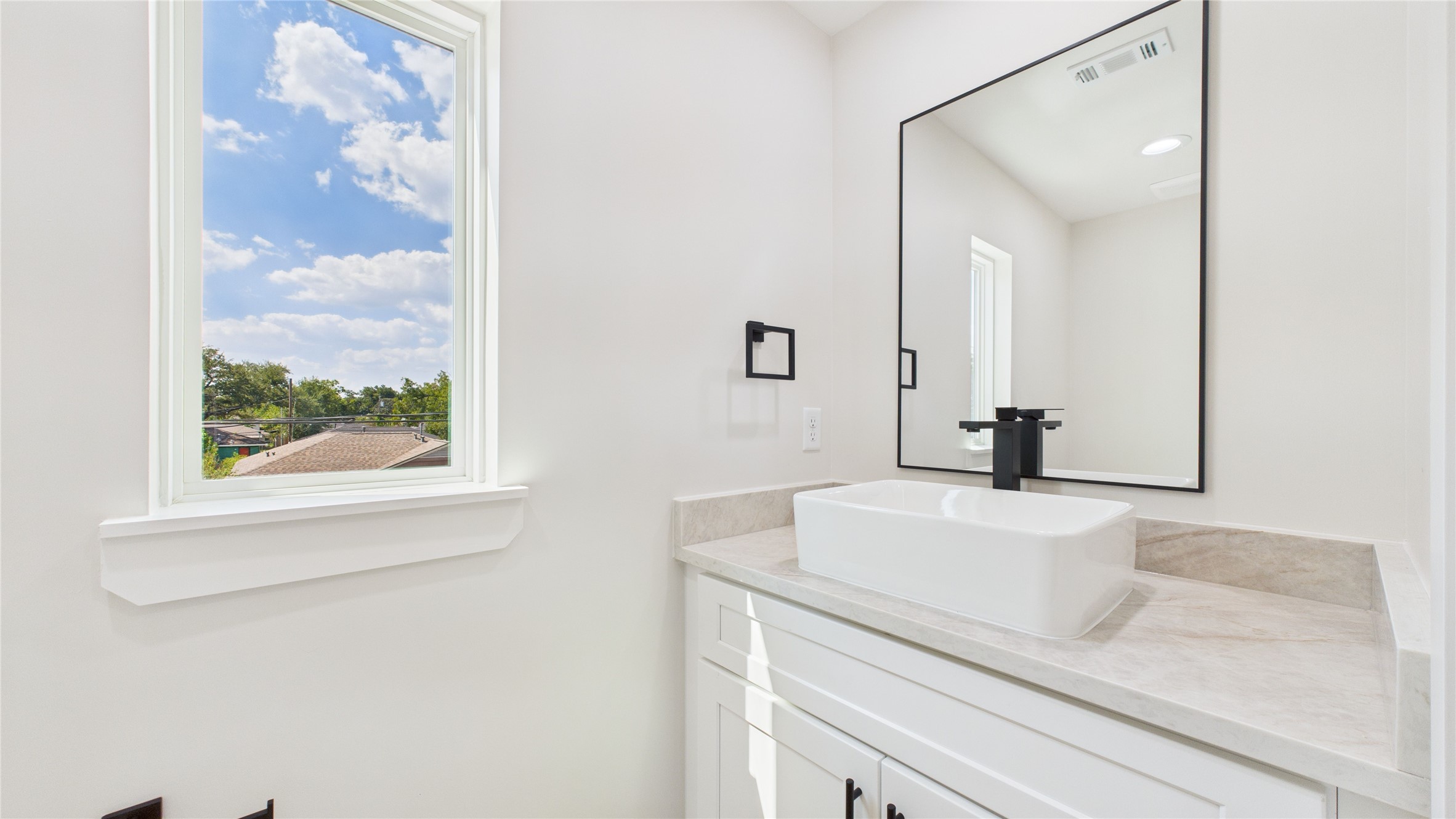 4506 Robertson Property Photo 14