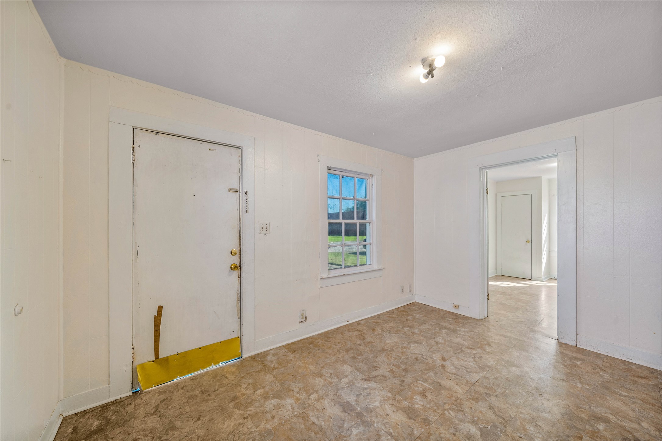 925 4th Avenue N Property Photo 3