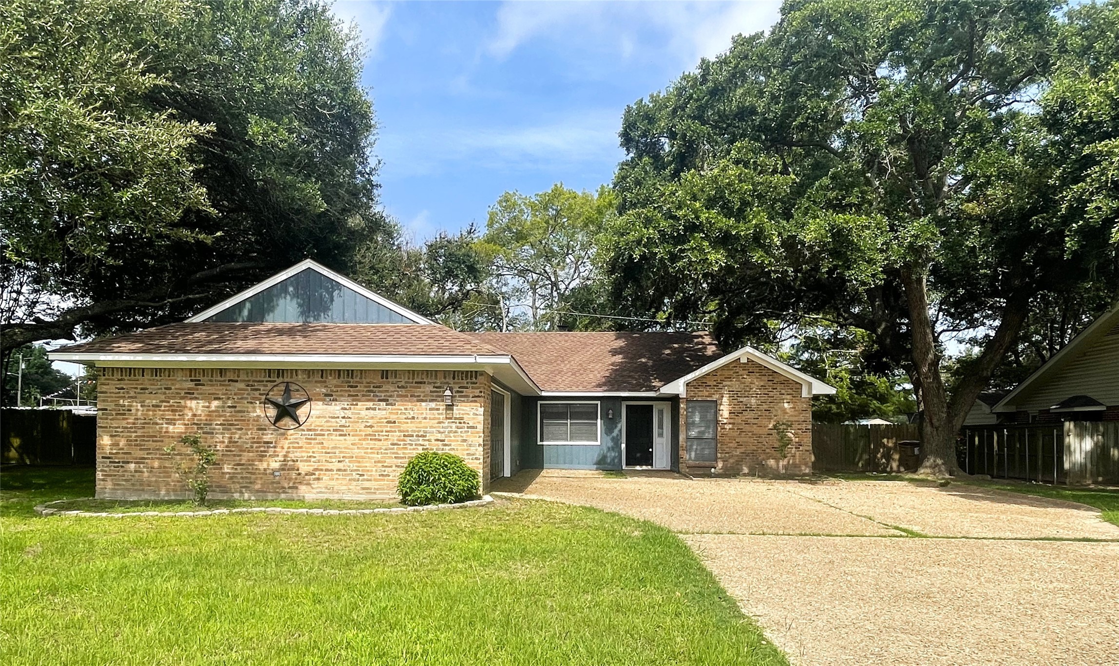3 Circle Drive Property Photo 2