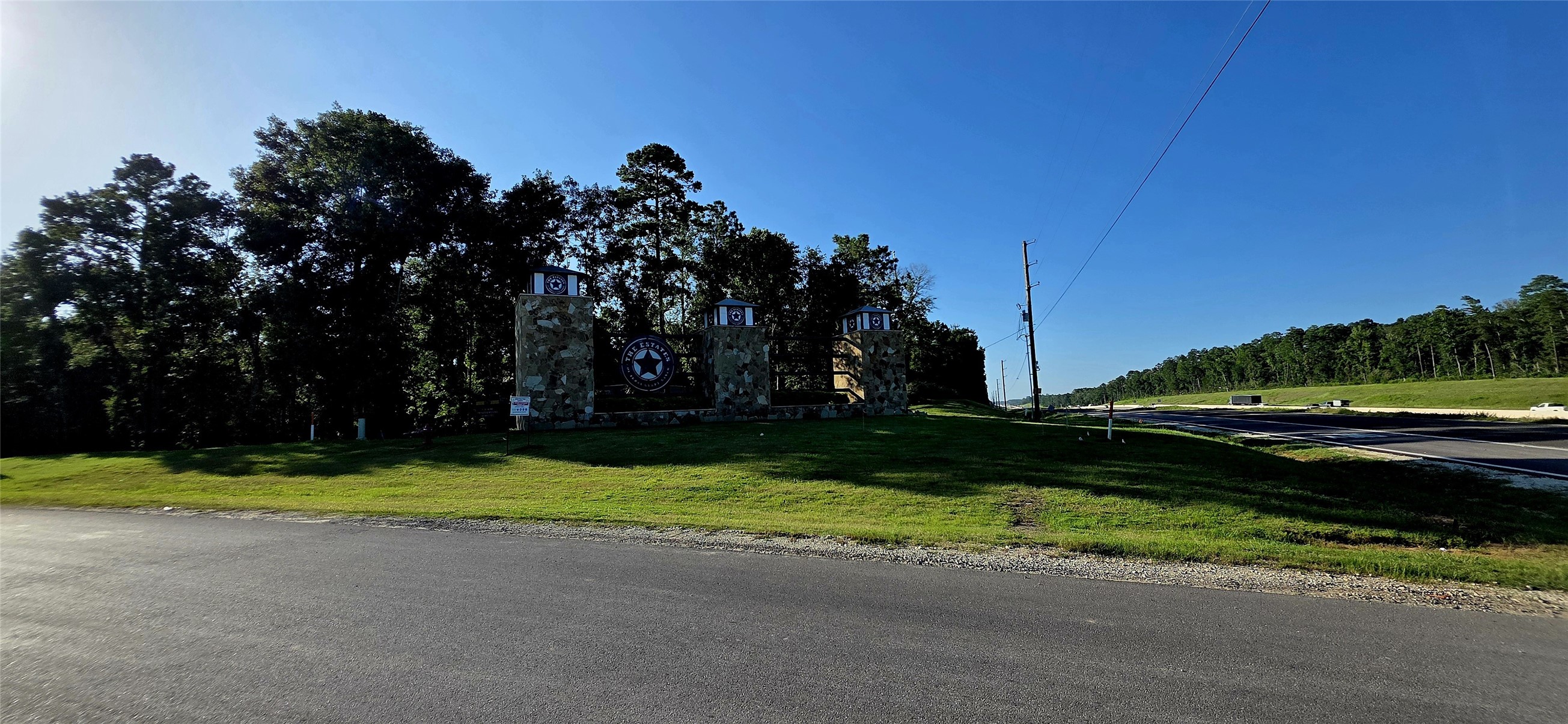 107 Romantic Dreams Ct Court Property Photo 3