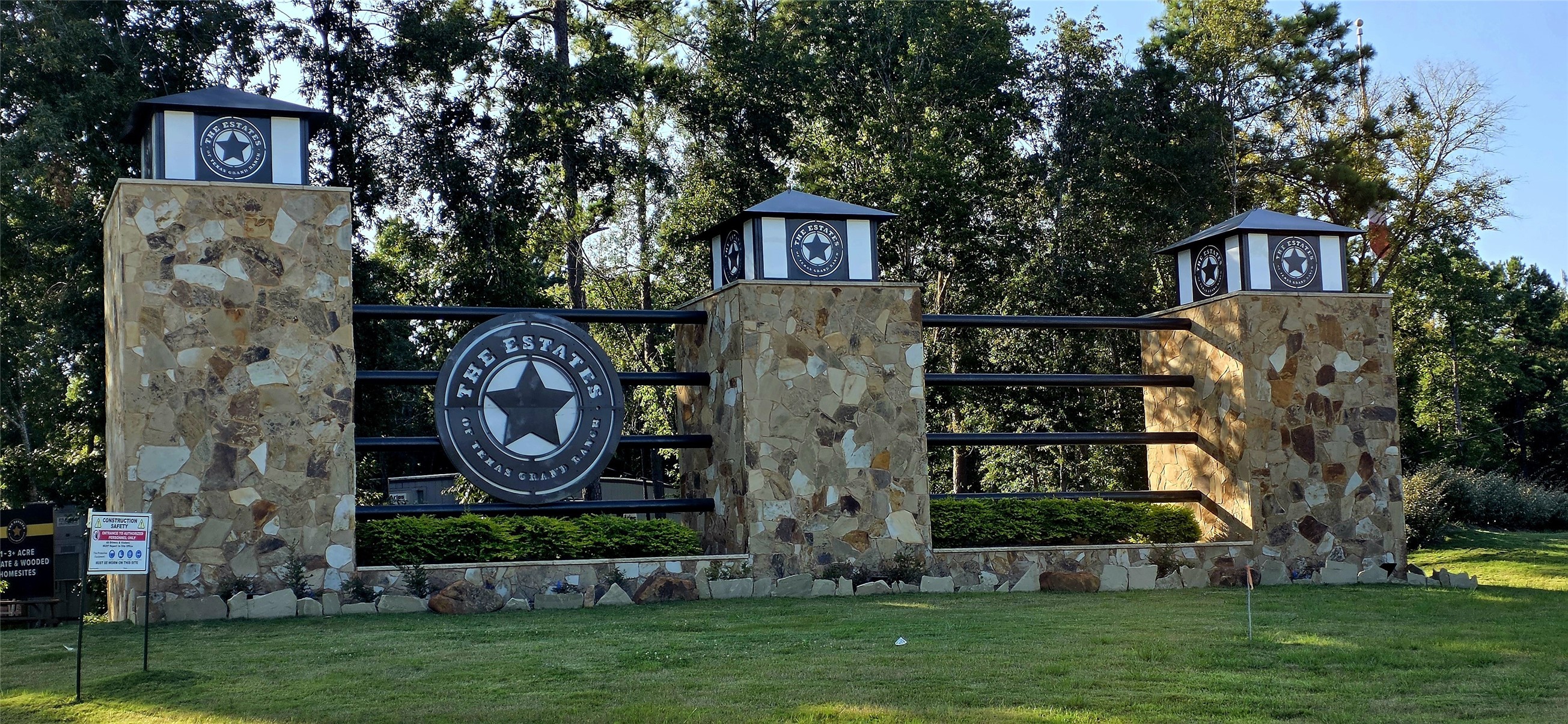 107 Romantic Dreams Ct Court Property Photo 7