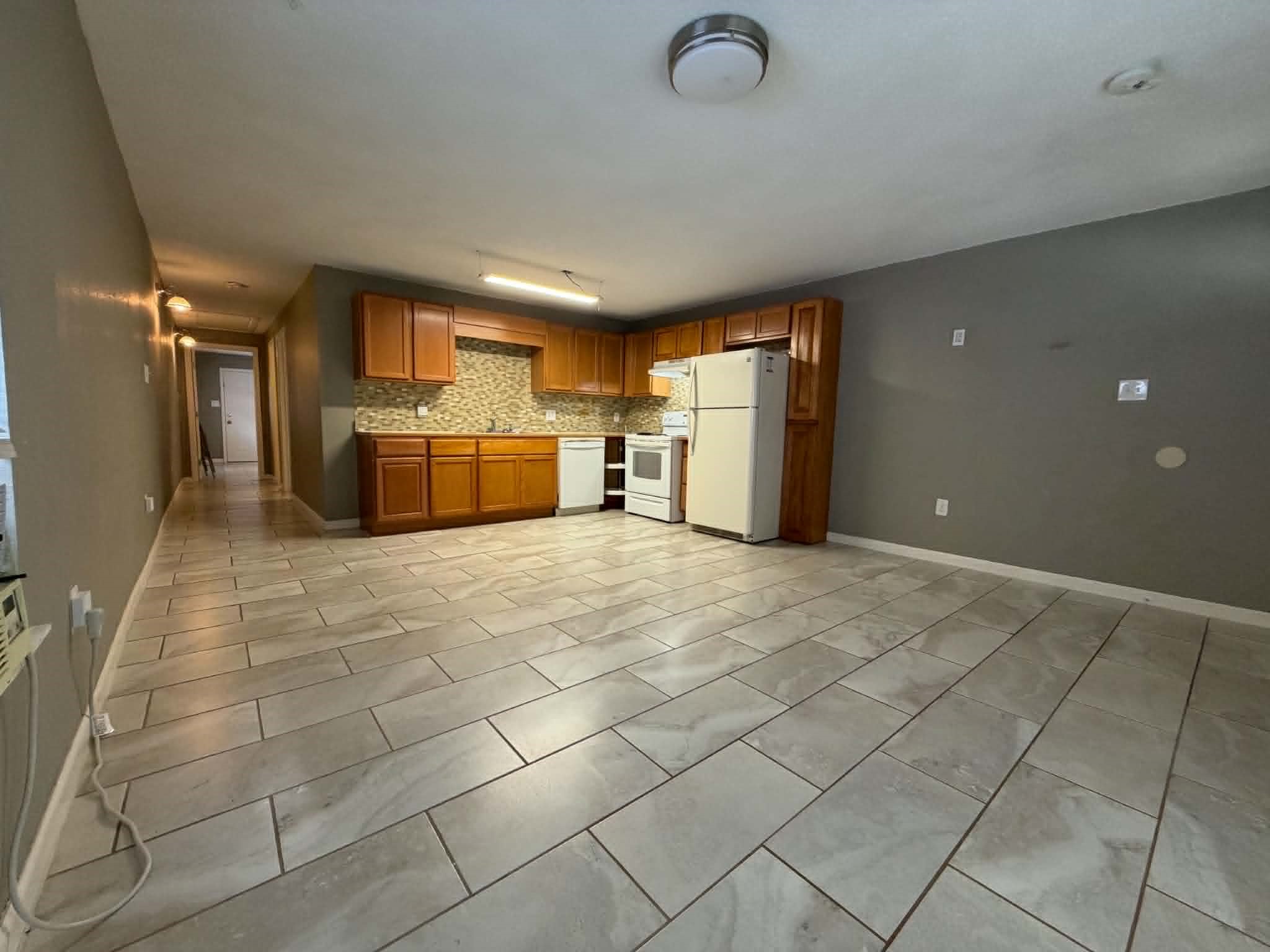 1709 Avenue L Up Property Photo 3