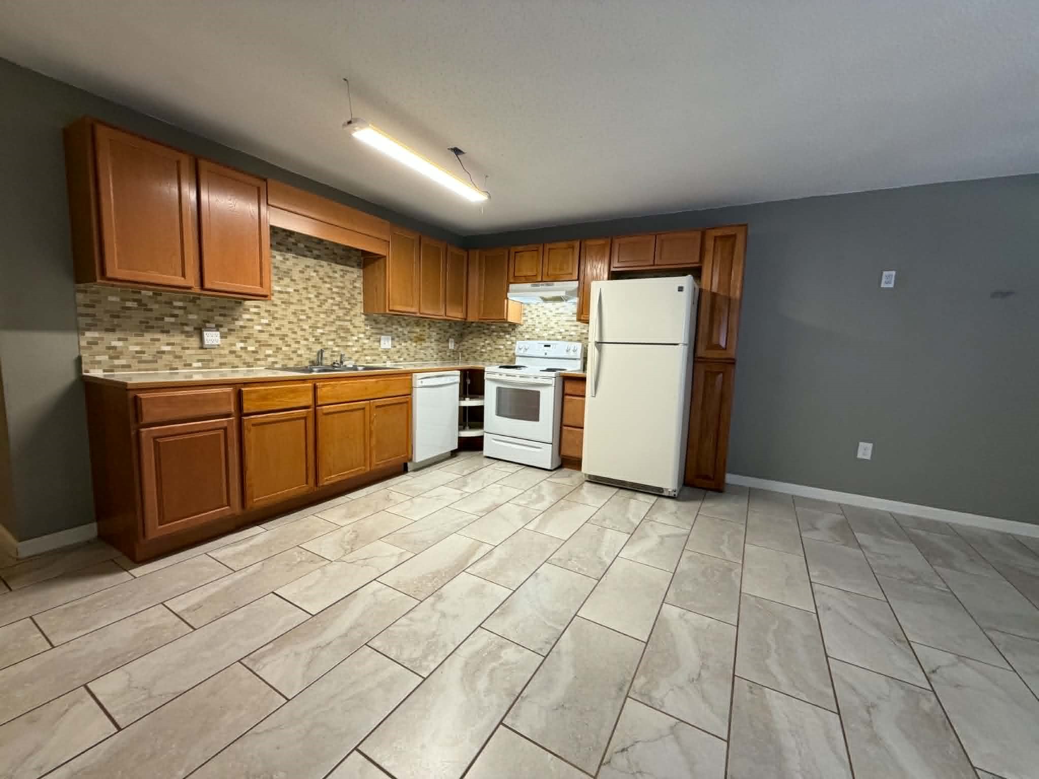 1709 Avenue L Up Property Photo 4