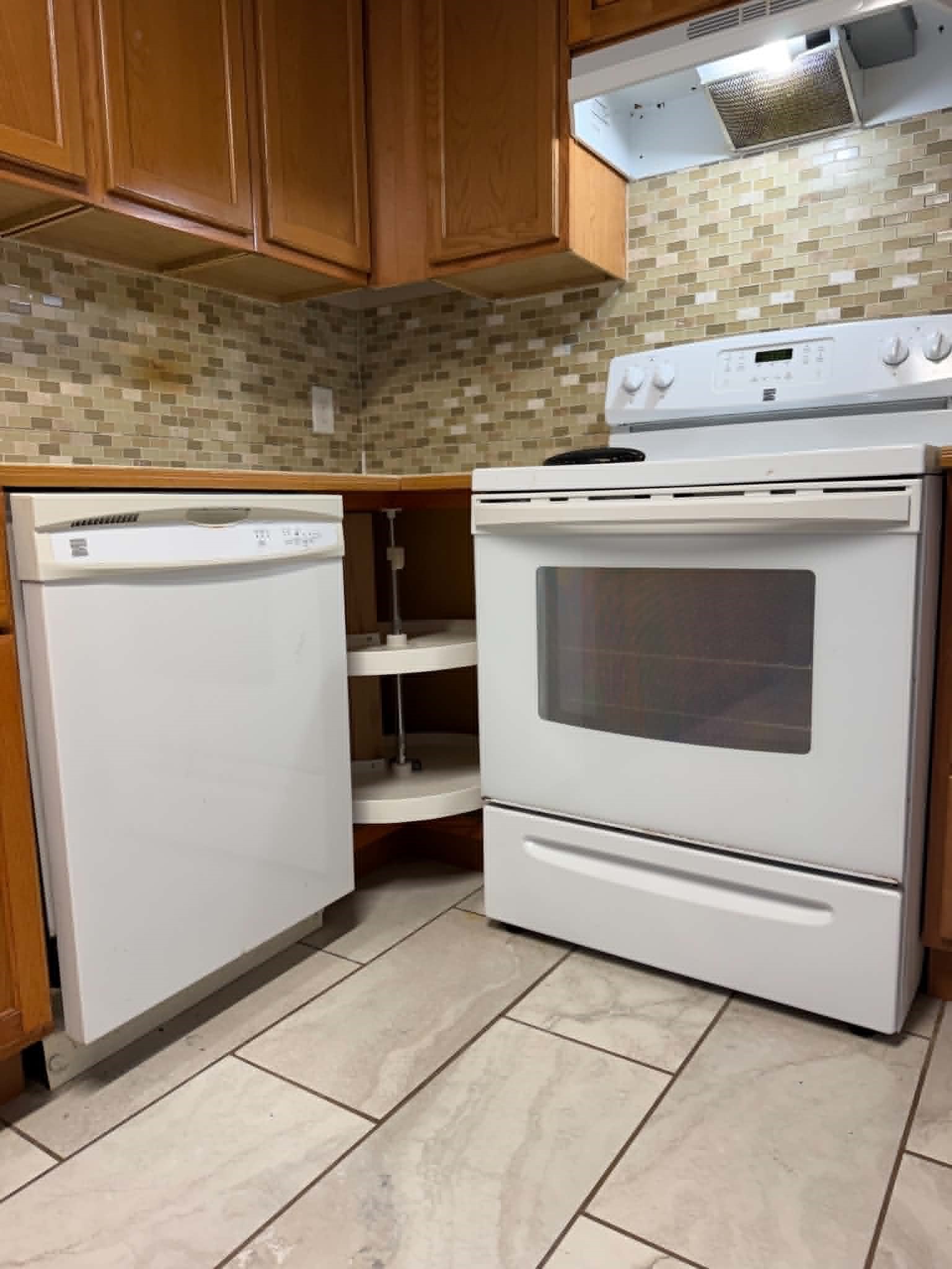 1709 Avenue L Up Property Photo 5