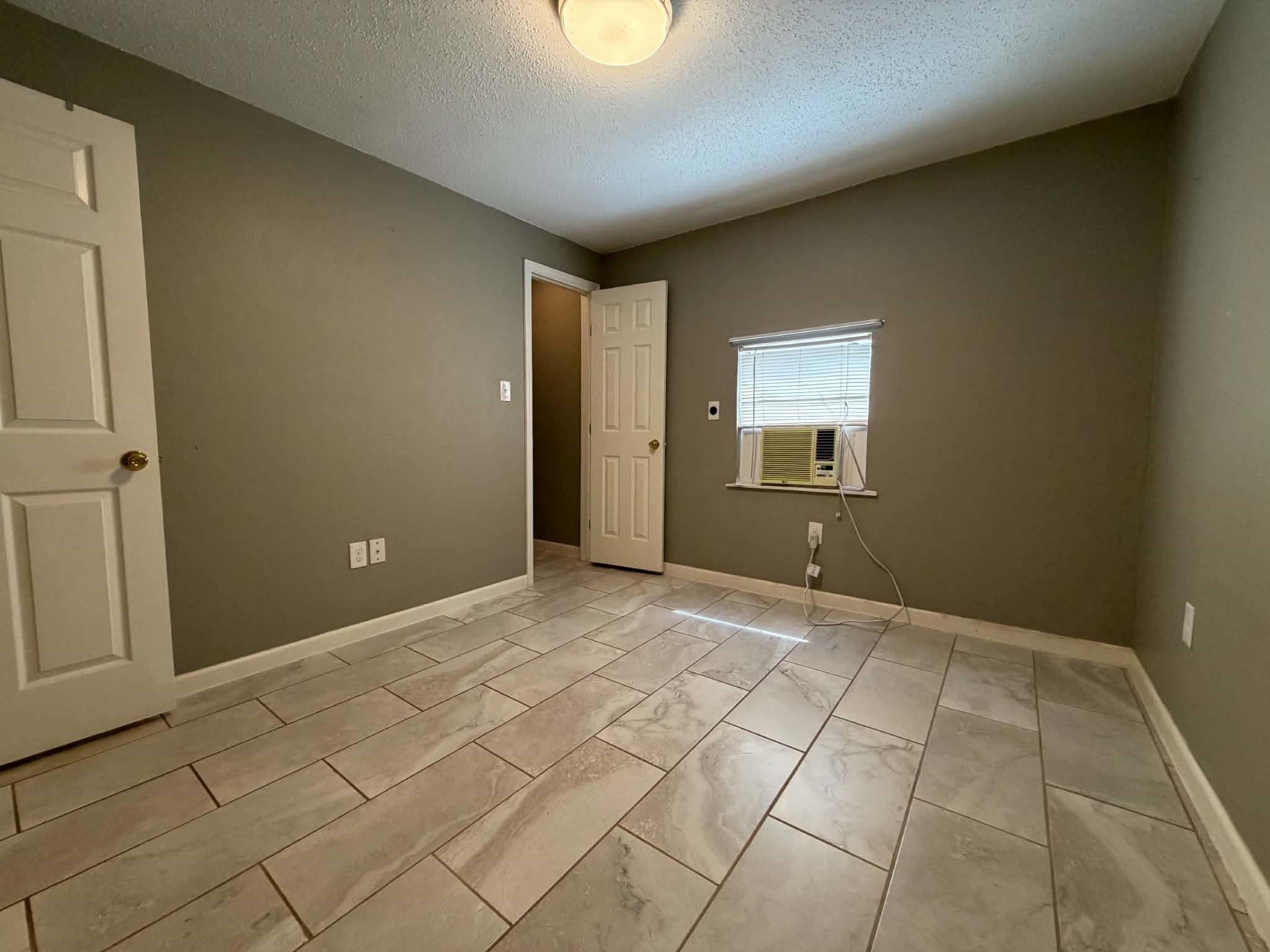 1709 Avenue L Up Property Photo 7