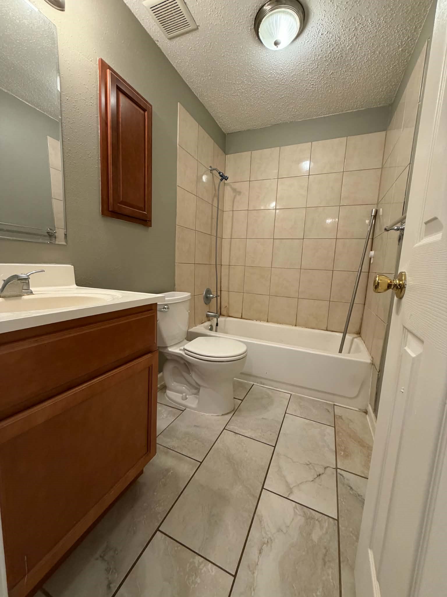 1709 Avenue L Up Property Photo 8