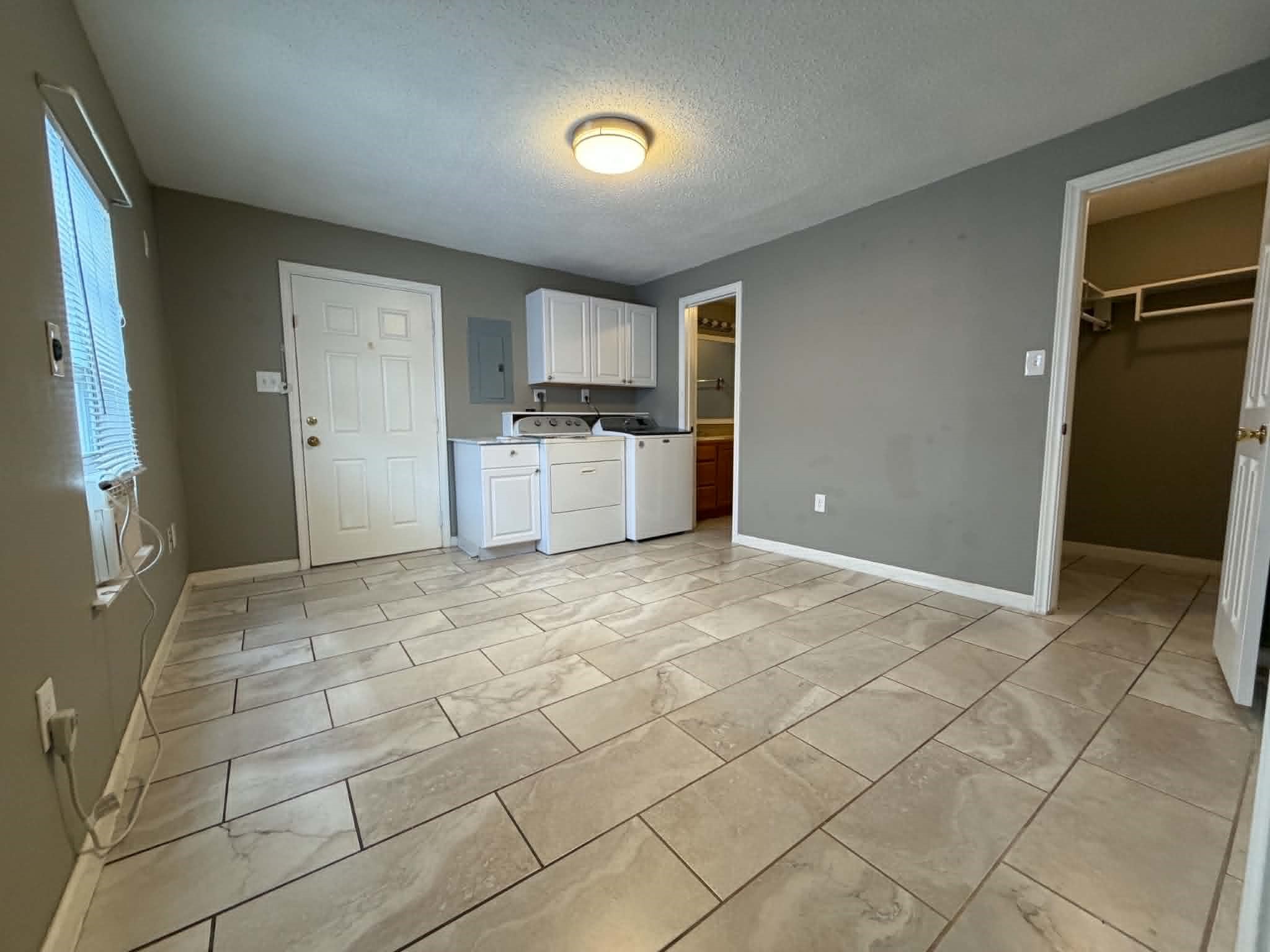 1709 Avenue L Up Property Photo 9