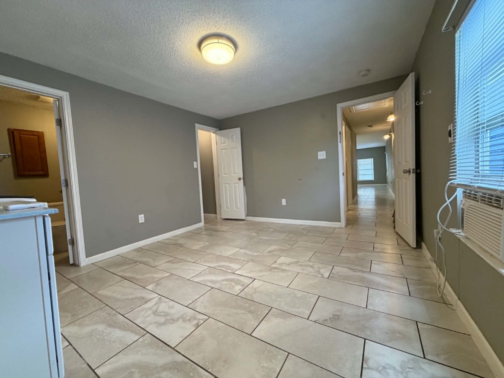 1709 Avenue L Up Property Photo 10