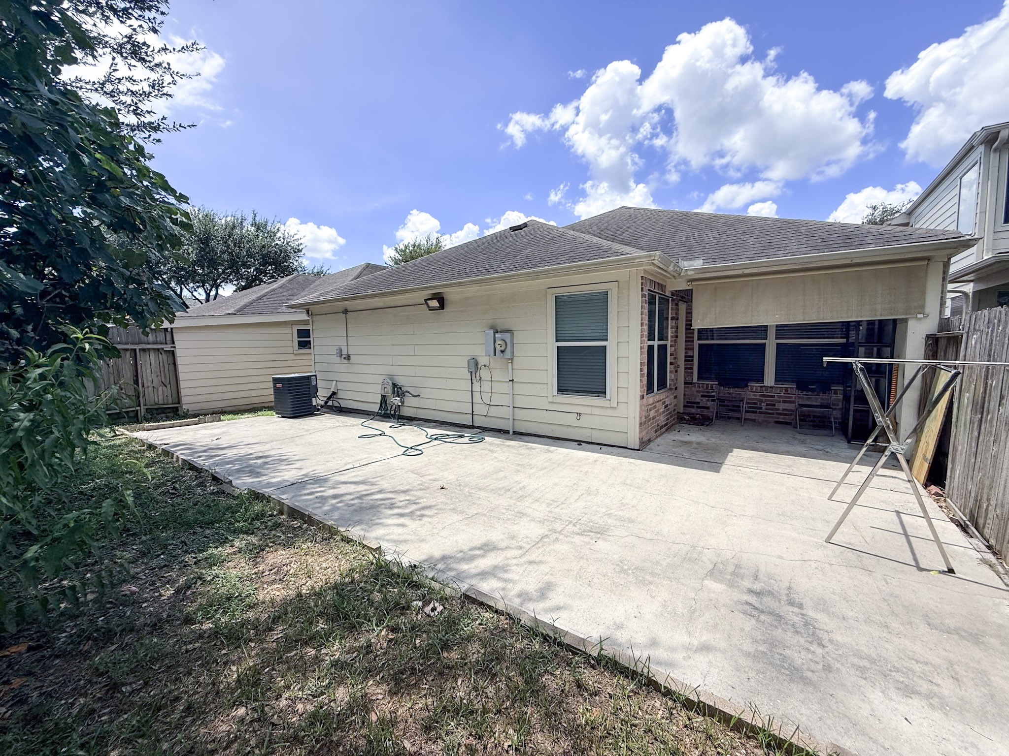 8027 Daylilly Creek Drive Property Photo 8