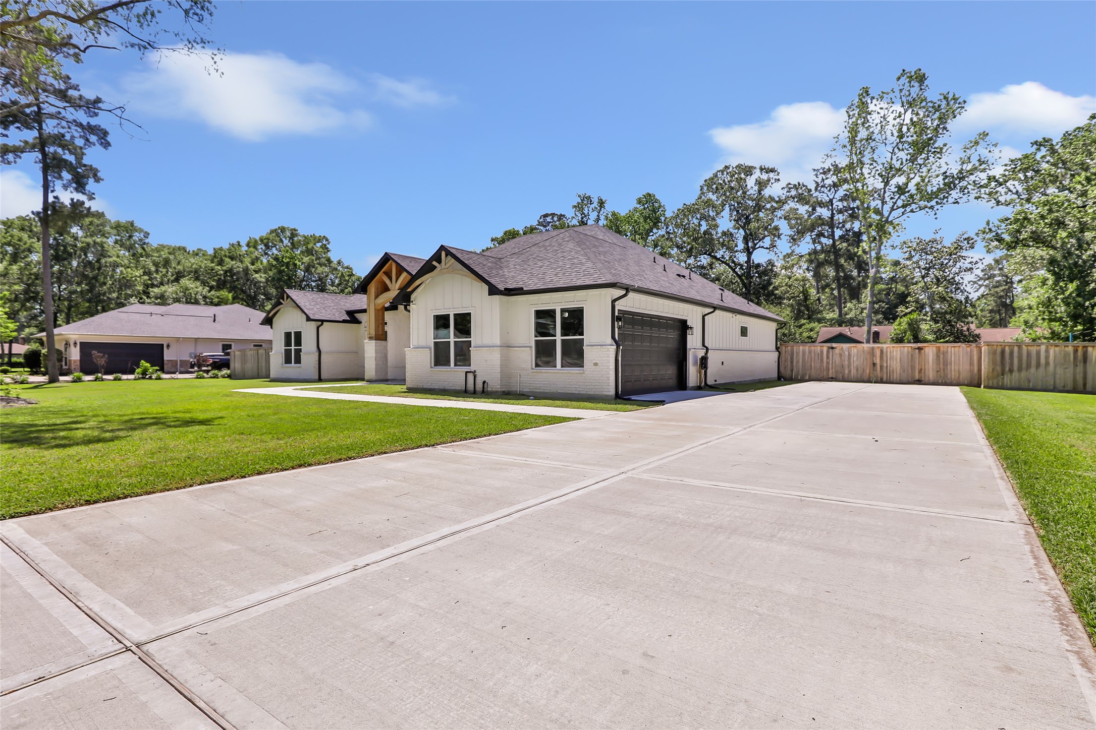 2423 Roman Forest Boulevard Property Photo 1