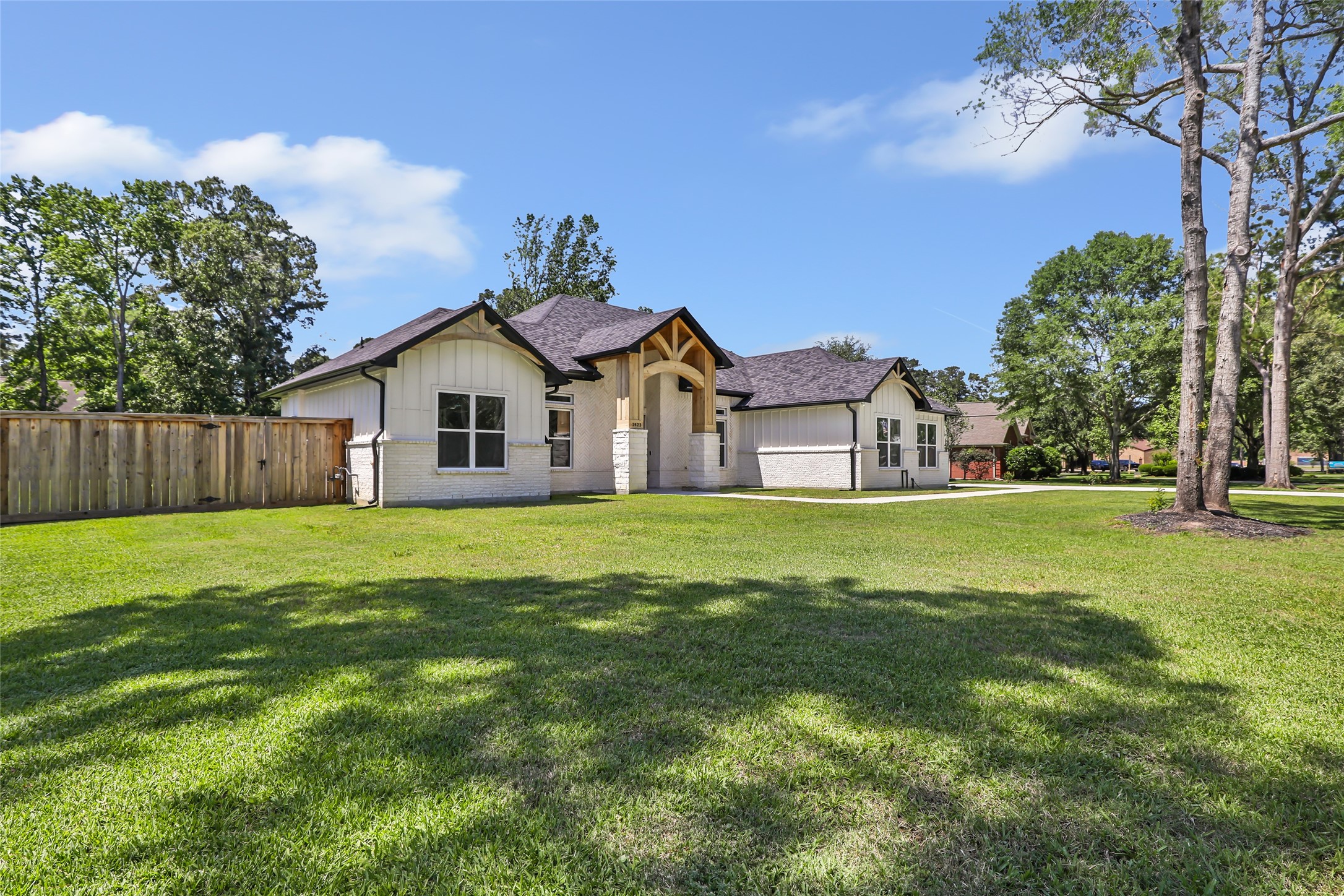 2423 Roman Forest Boulevard Property Photo 3