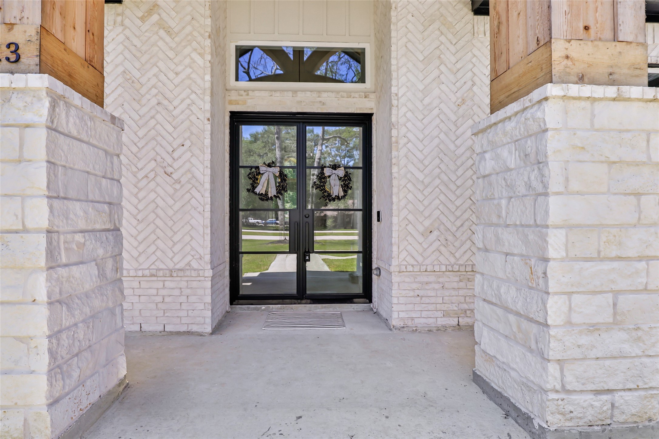 2423 Roman Forest Boulevard Property Photo 4
