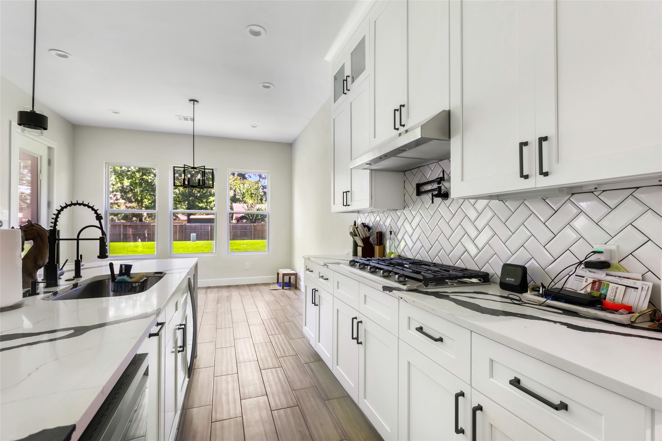 2423 Roman Forest Boulevard Property Photo 14