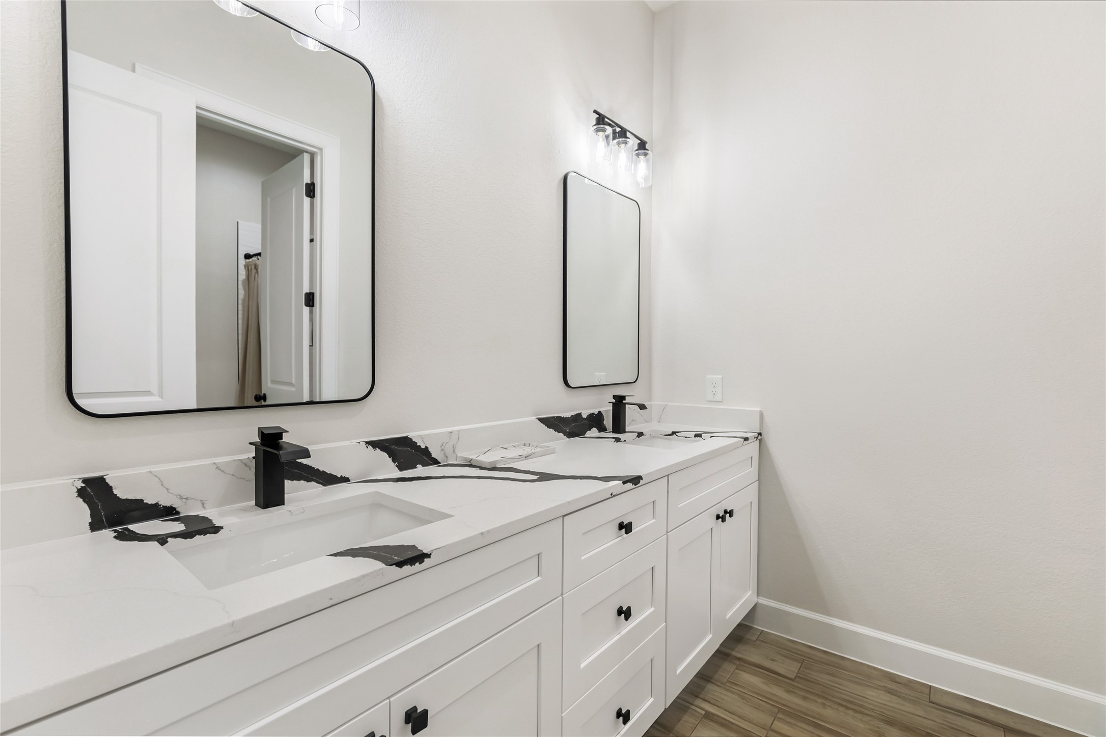 2423 Roman Forest Boulevard Property Photo 28